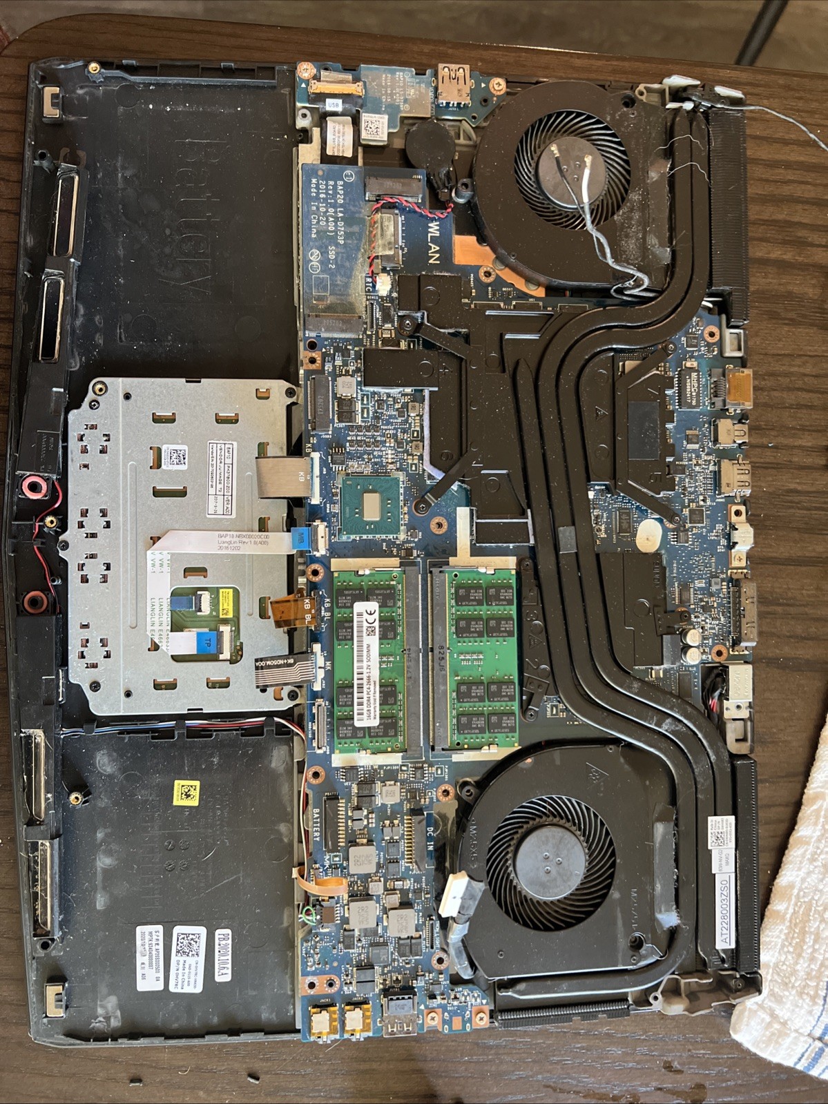 Various Parts from Alienware 15 R3 - 2 good batteries, LAN card, contact me