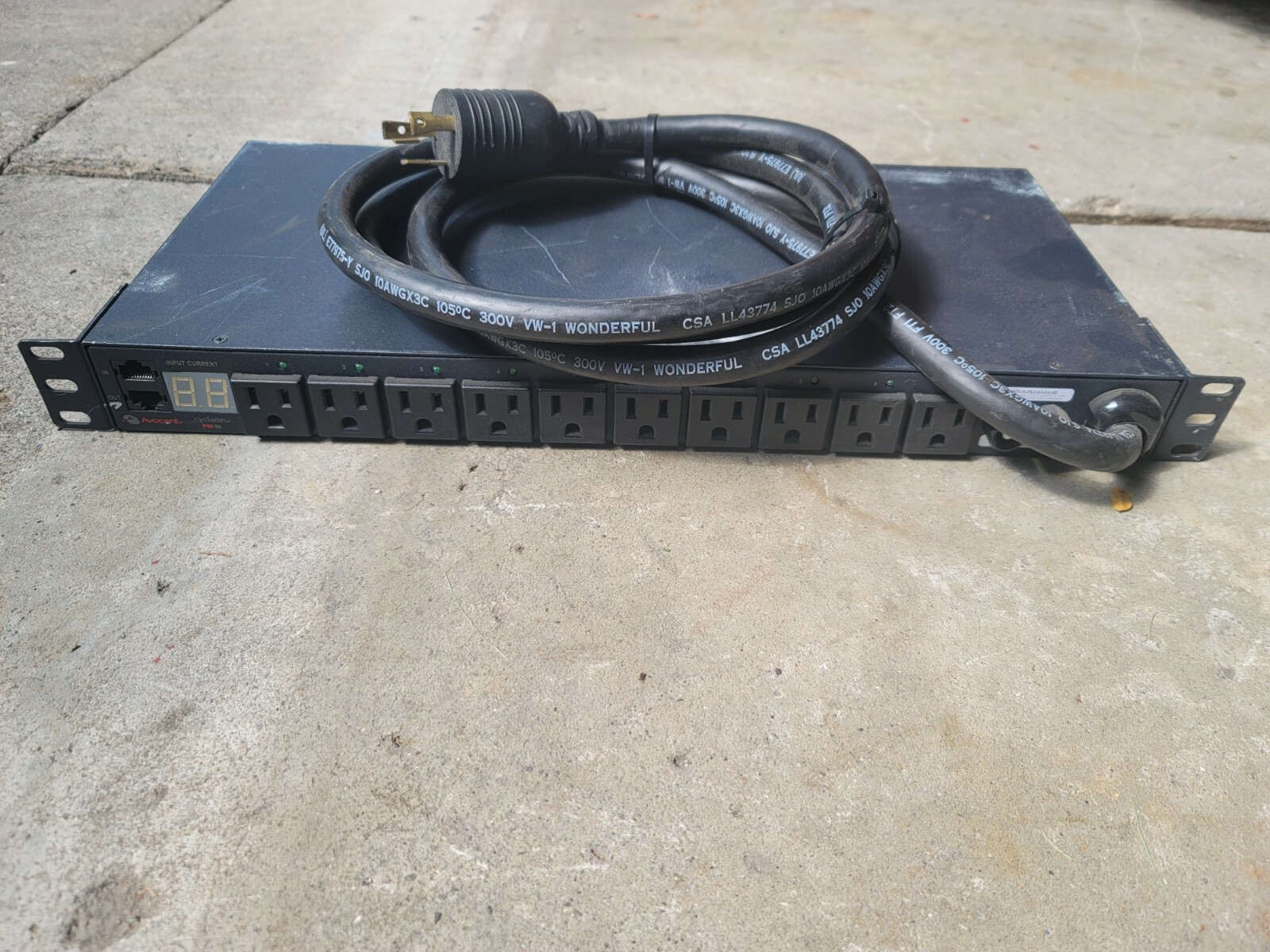 Avocent Cyclades PM10-L30A PDU with NEMA L5-30P Server Rack power strip