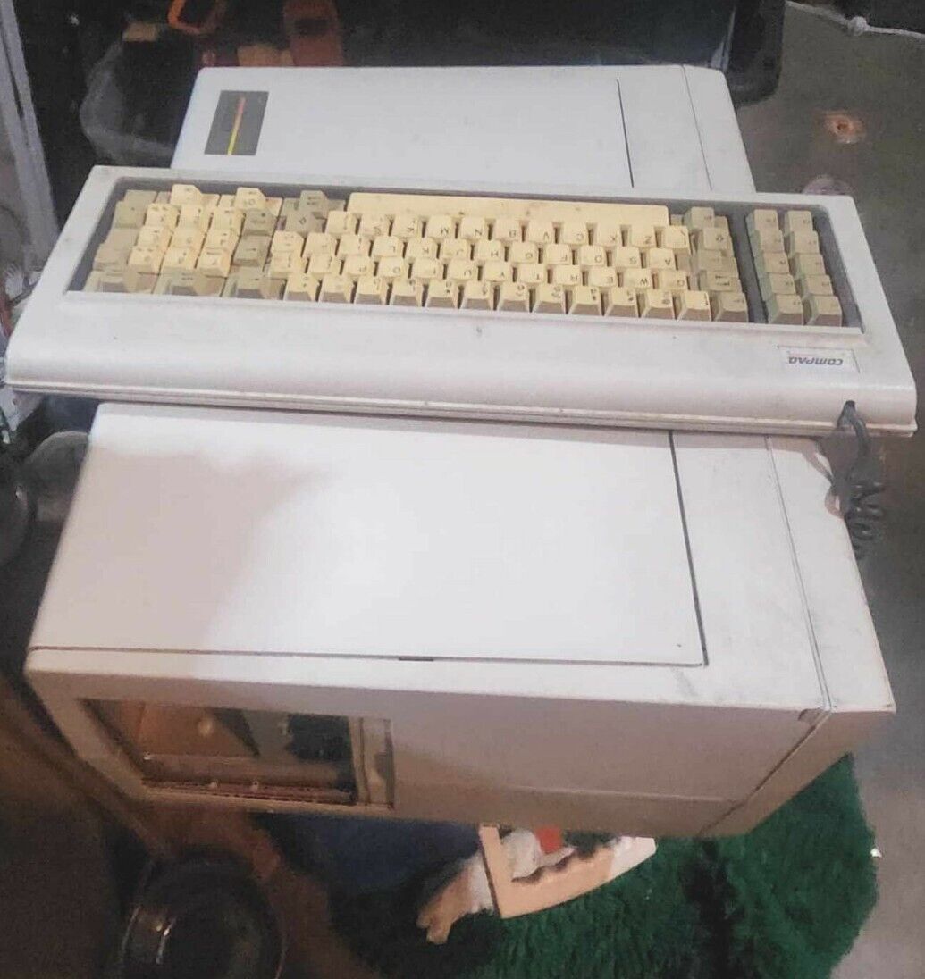 Vintage Compaq Portable Computer Luggable Powers On FOR PARTS REPAIR