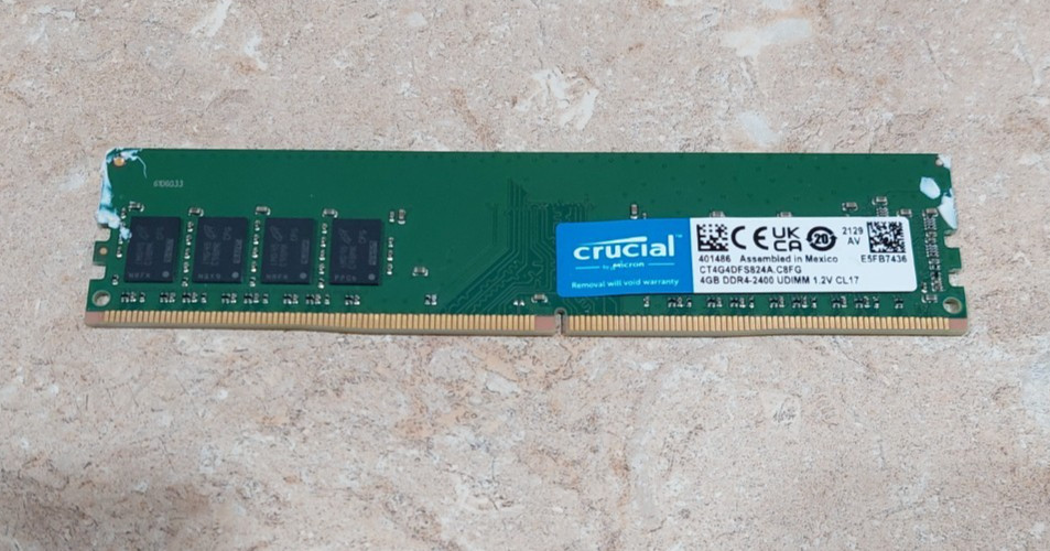 Crucial CT4G4DFS824A  4GB 2400MHz DDR4 PC4-19200 UDIMM 1Rx8 1.2V 1RX8 Memory RAM