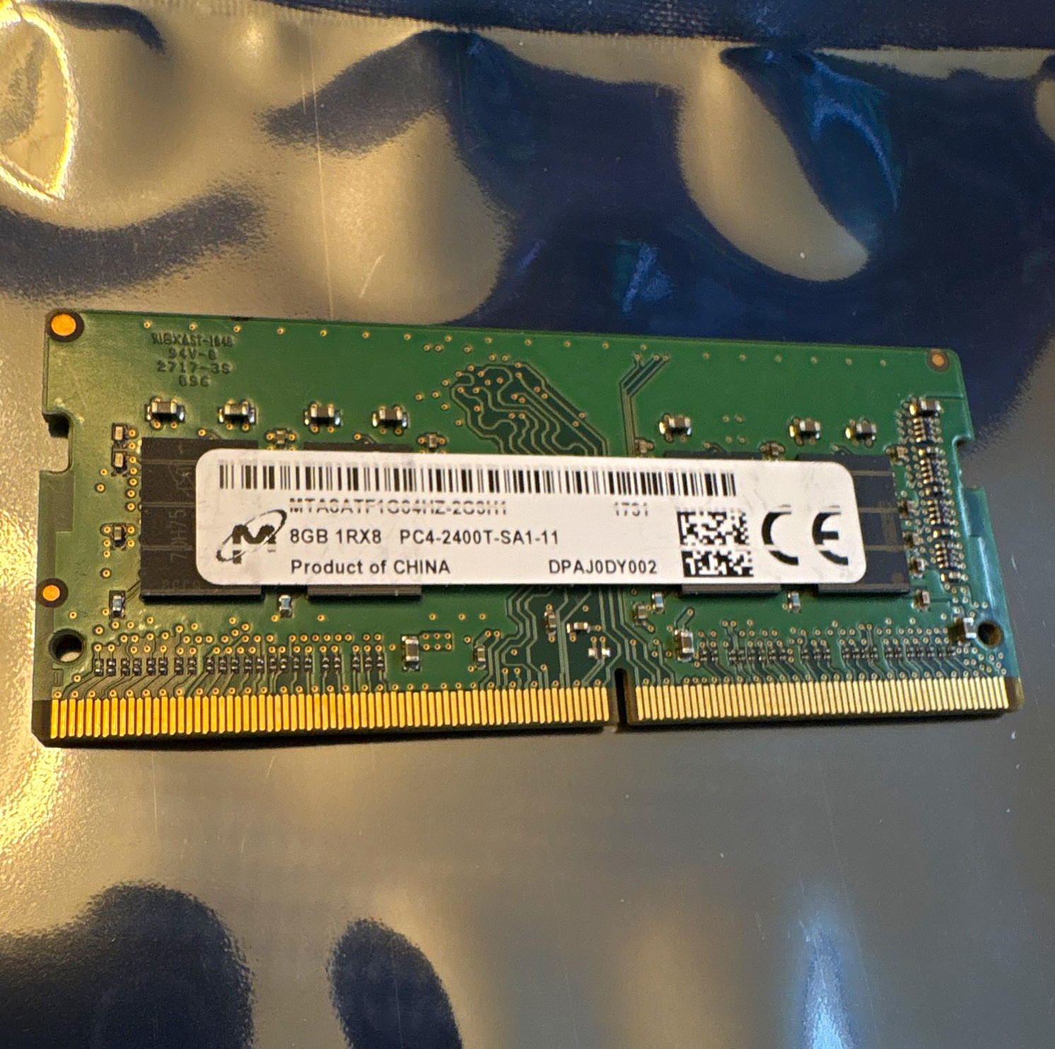 Micron 8GB DDR4 PC4-2400T 260-Pin SO-DIMM Non-ECC RAM MTA8ATF1G64HZ-2G3H1