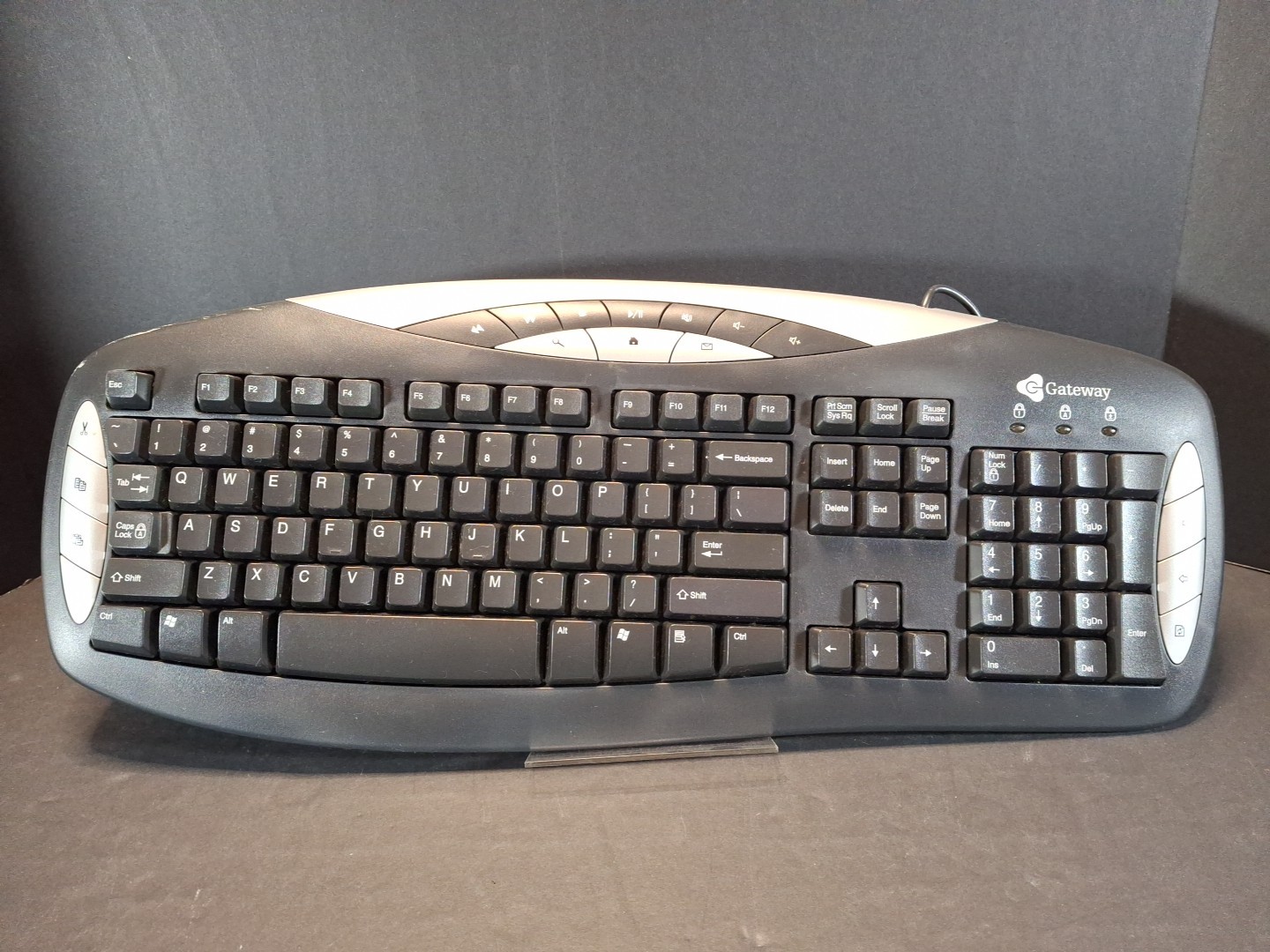 Gateway KB-0401 Black Silver Wired PS/2 Multimedia Keyboard K5