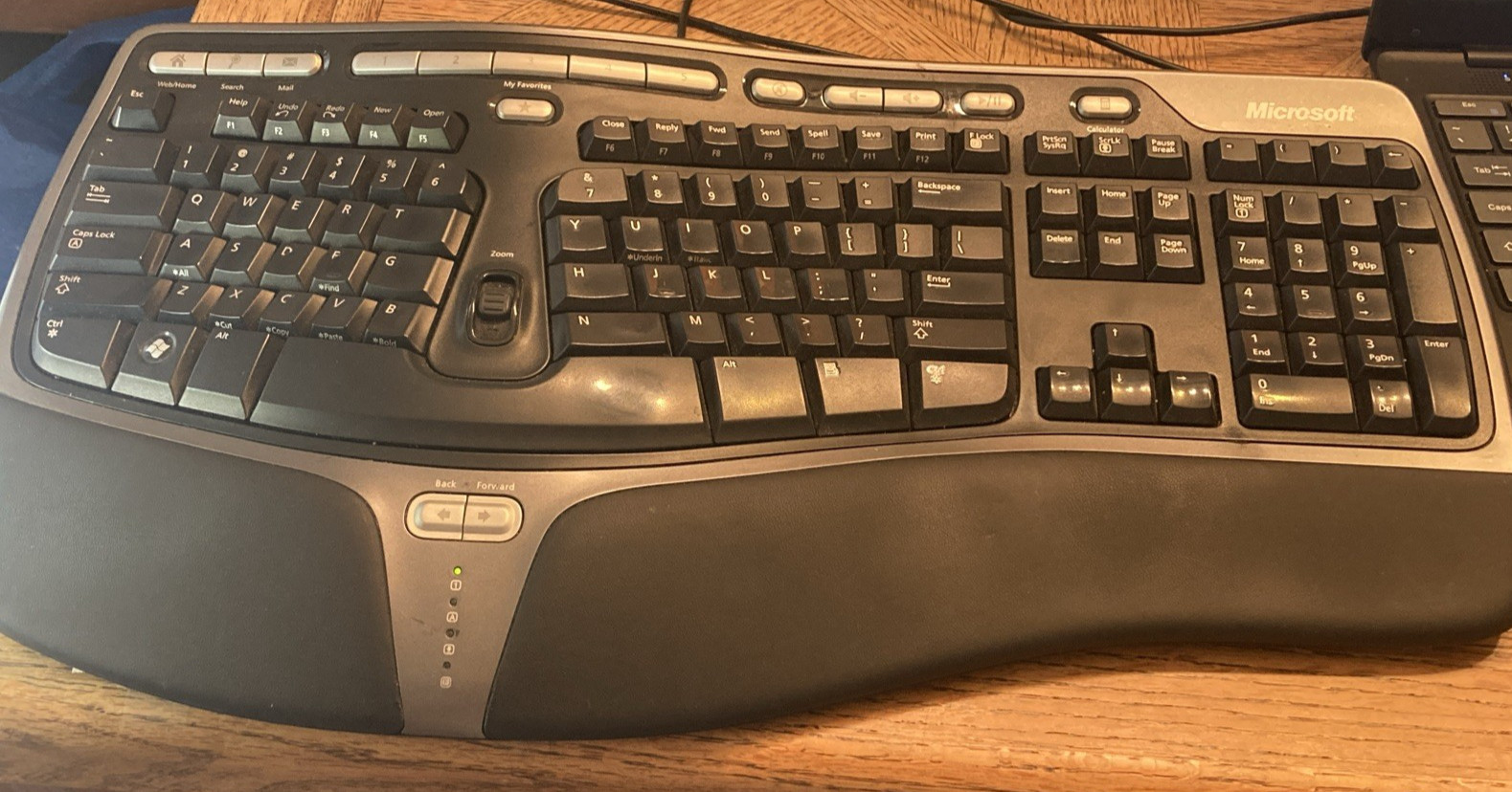 Microsoft Natural Ergonomic Keyboard 4000 V1.0 KU-0462 Black Wired USB Very Nice