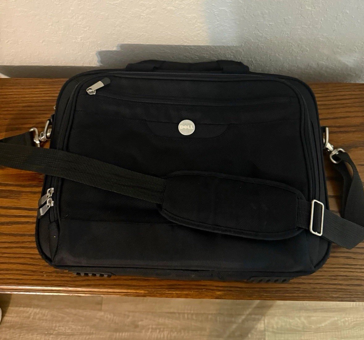 Dell Black Shoulder/Messenger Laptop Bag Padded with Partitions Universal Fit