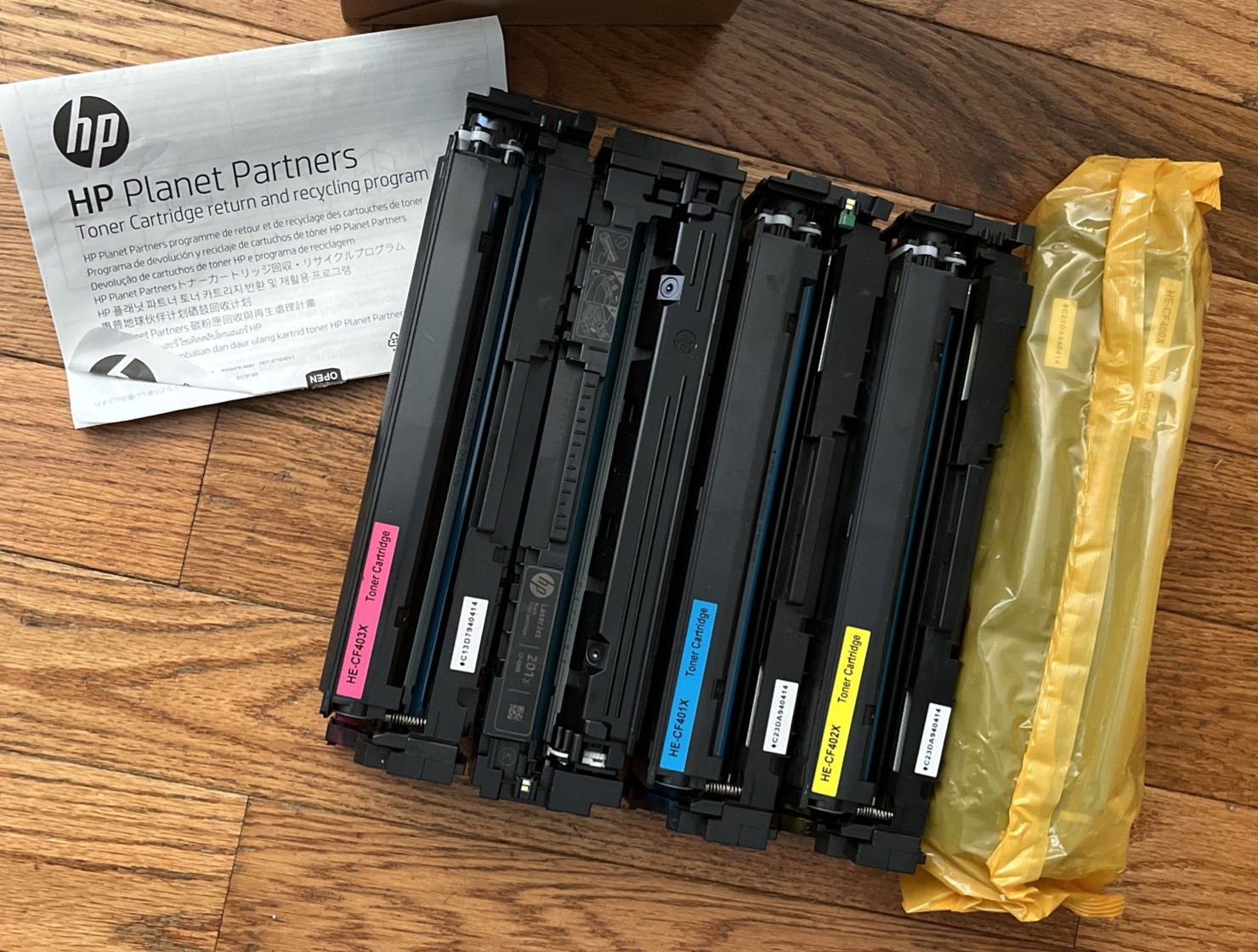 Valuetoner Compatible Toner Cartridge Replacement for HP 201X 201A CF400X CF401X
