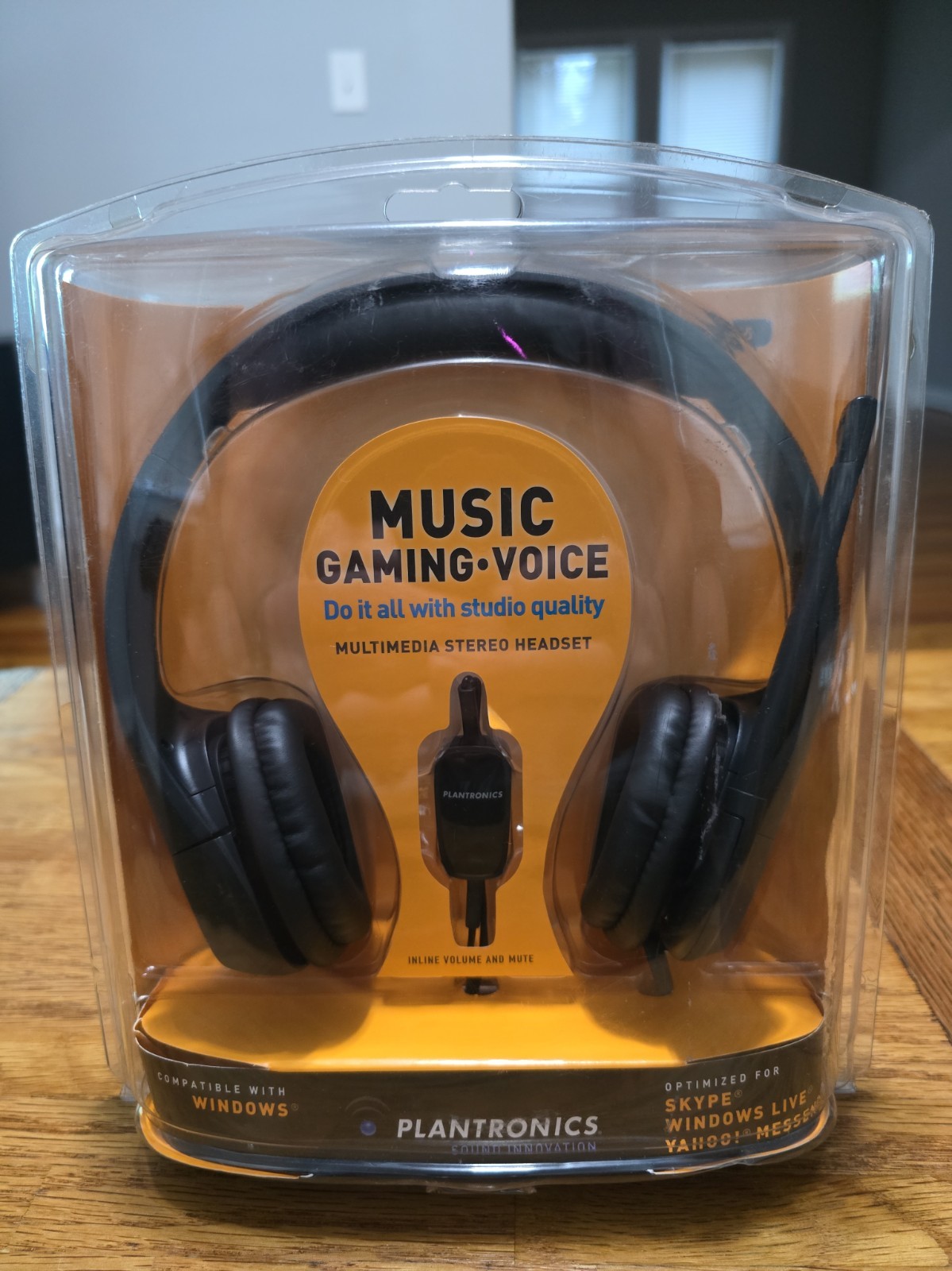 PLANTRONICS AUDIO 355 STEREO MULTIMEDIA HEADSET BLACK STUDIO SOUND BRAND NEW