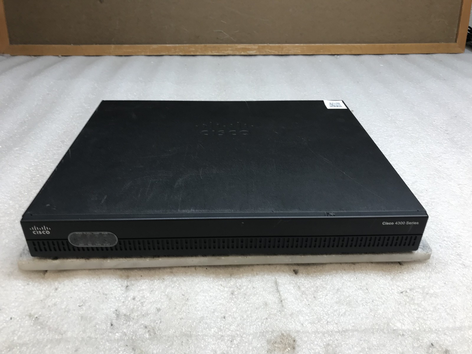Cisco 4300 Series ISR4321/K9 Integrated Services Router No Adapter