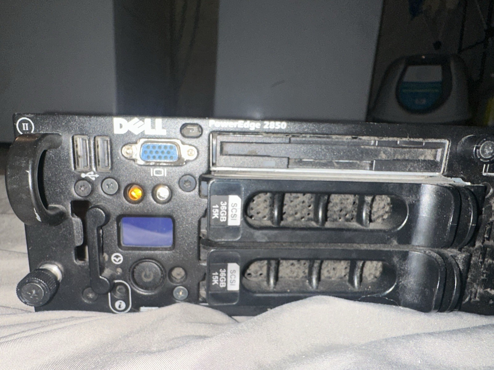 Dell PowerEdge 2850 PowerEdge Rack Mountable Server with USB Connectivity