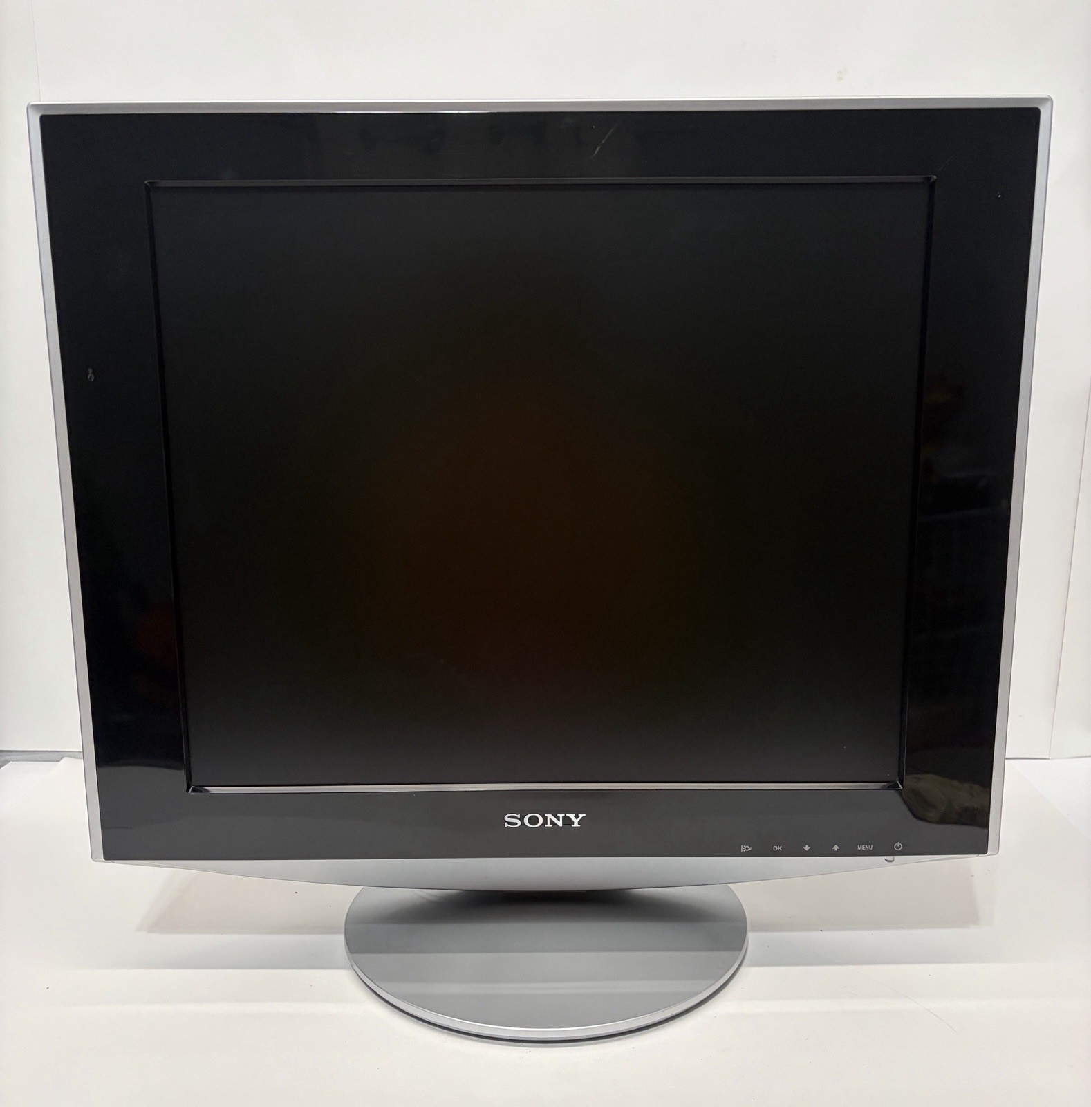 Sony SDM-HS73 15” TFT LCD Color Computer Display Monitor Screen VGA