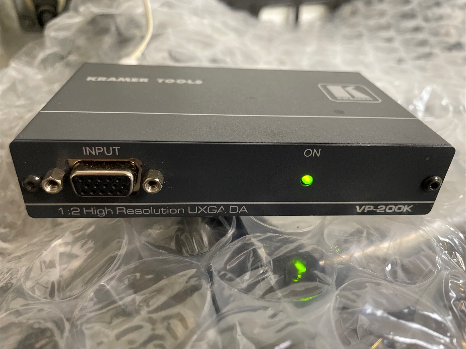 KRAMER VP-200K 1.2 High Resolution UXGADA With Switching Adapter