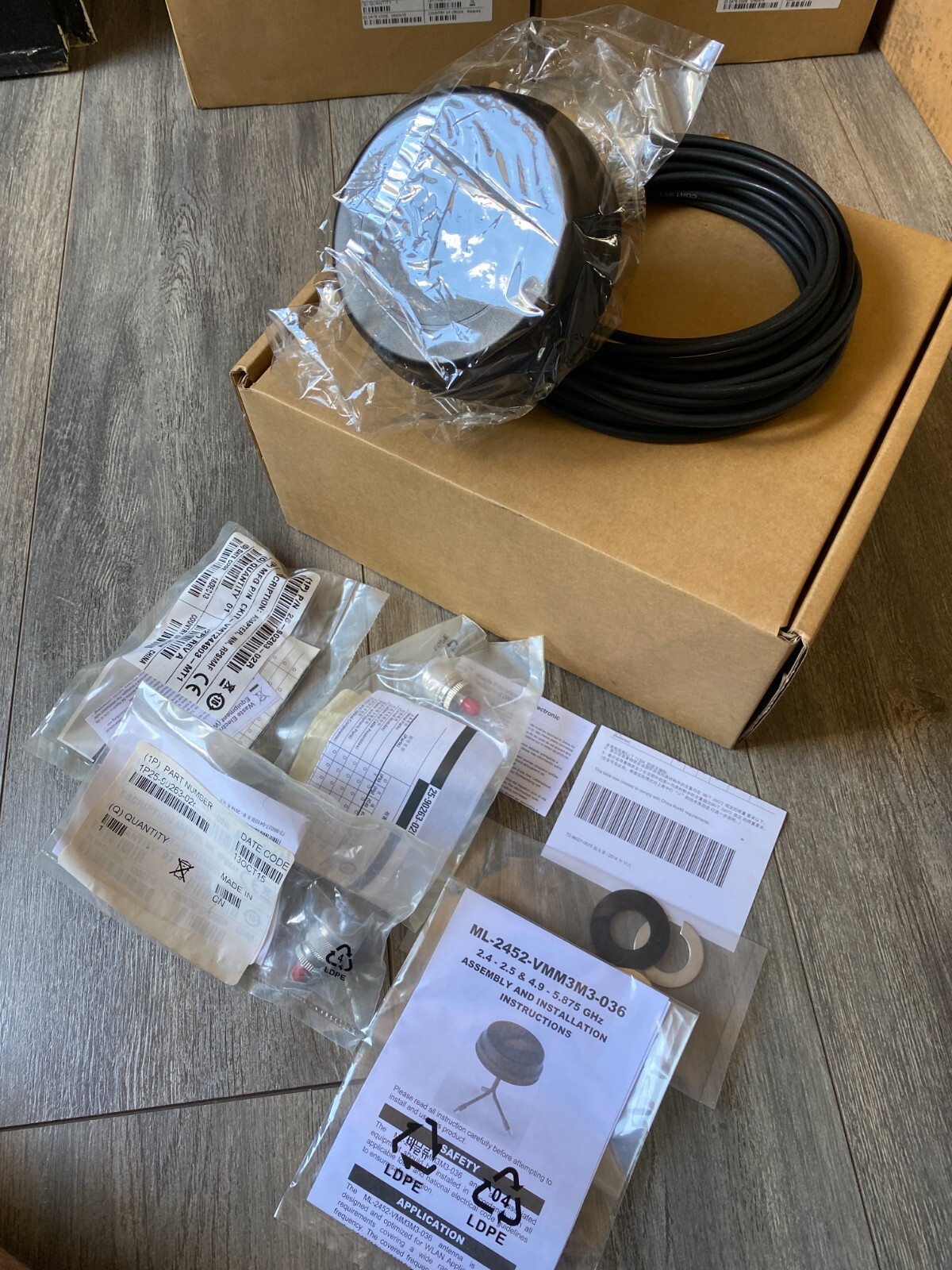 Symbol ML-2452-VMM3M3-036 Triple Radiator Linear Polarized Omnidirection Antenna