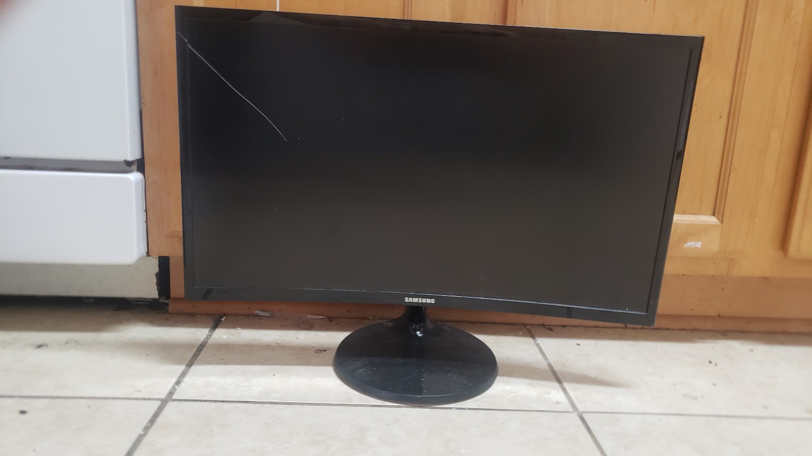 WORKS / SCRATCHED Samsung 24" Curved LED Monitor C24F390FHN CF390 LC24F390FHNXZA