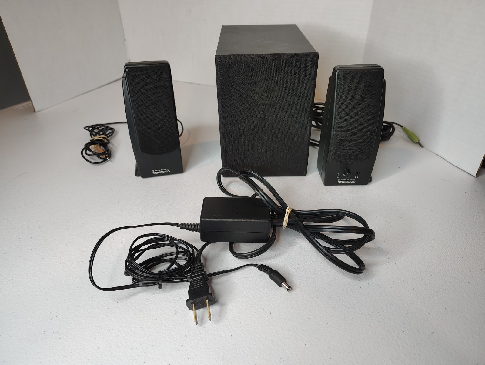 ALTEC LANSING SERIES 100 121 AMPLIFIED SPEAKER SYSTEM w/ Subwoofer