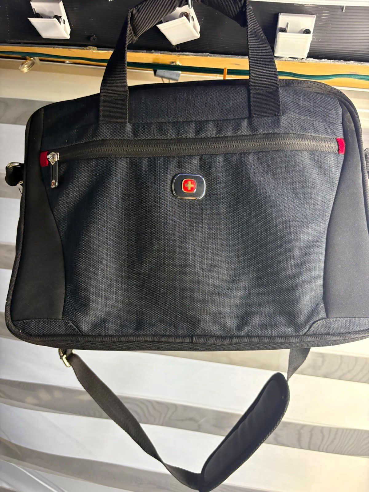 SWISSGEAR Black Padded Shoulder/Messenger Laptop Bag, Solid Pattern