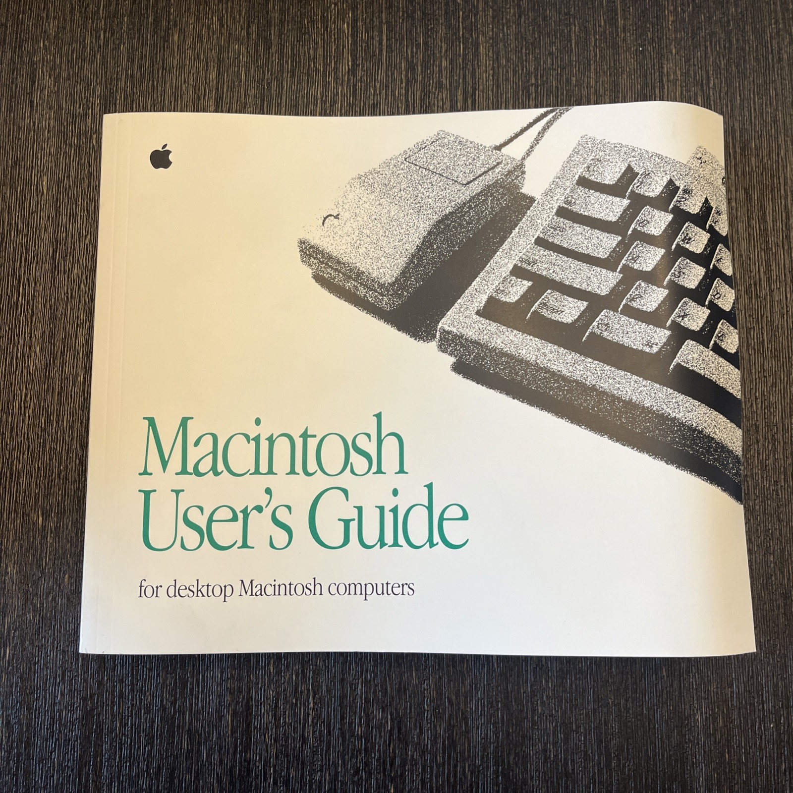 APPLE MACINTOSH USER'S GUIDE Published 1992 For Desktop Macintosh Computers
