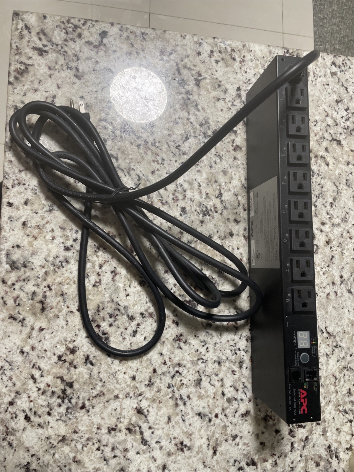 APC AP7900 8-Outlet Rack PDU, Switched, 1U, 15A, 100/120V, (8)5-15 - VGC 2