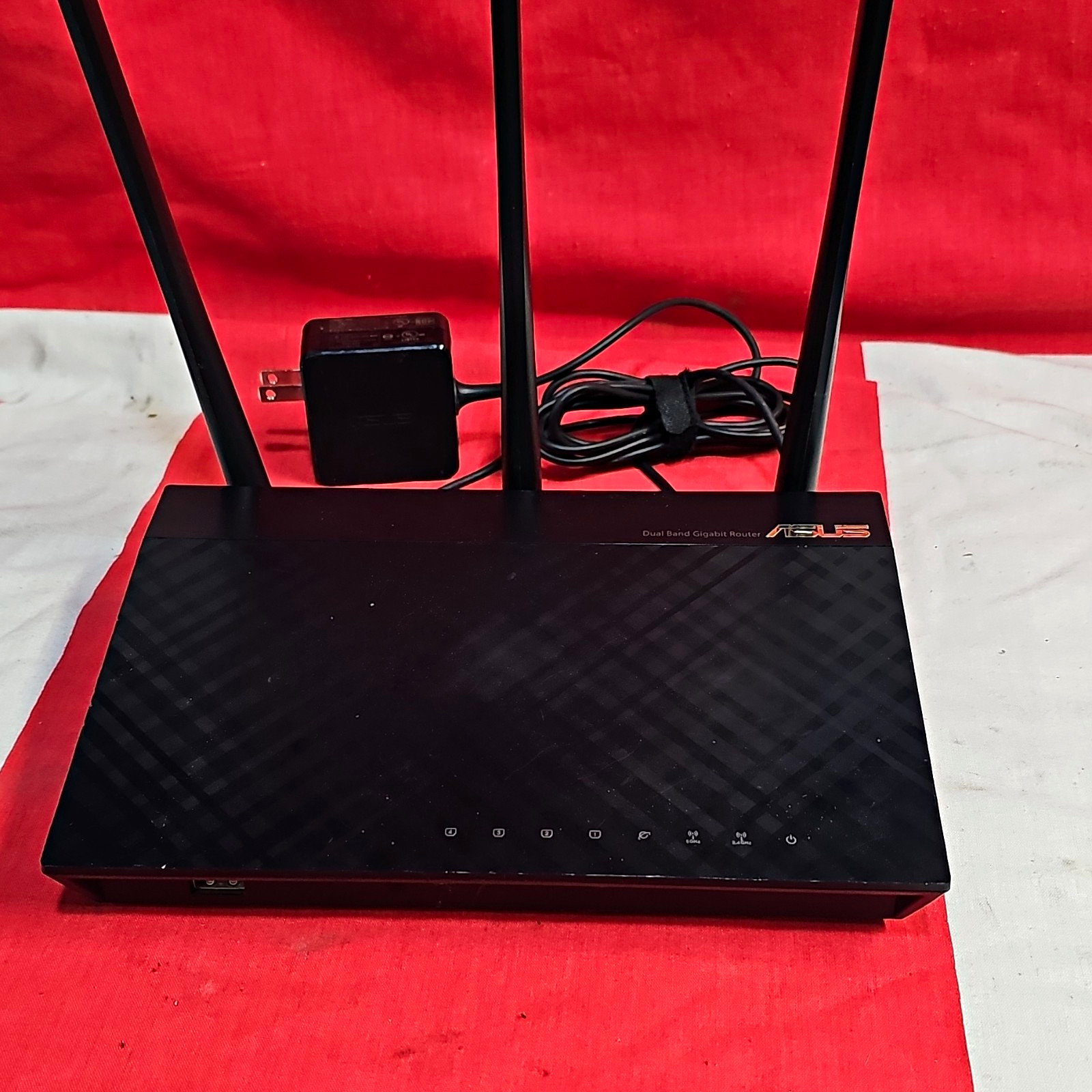 ASUS RT-AC66U B1 Dual-Band AC1750 Gigabit Router 4-Port USB Black Adapter