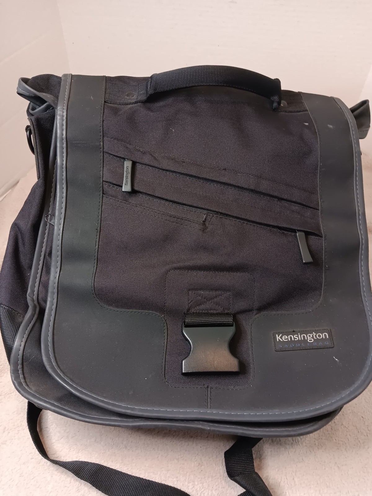Kensington Saddlebag Pro Notebook Backpack Case Black laptop Bag Knapsack K62210