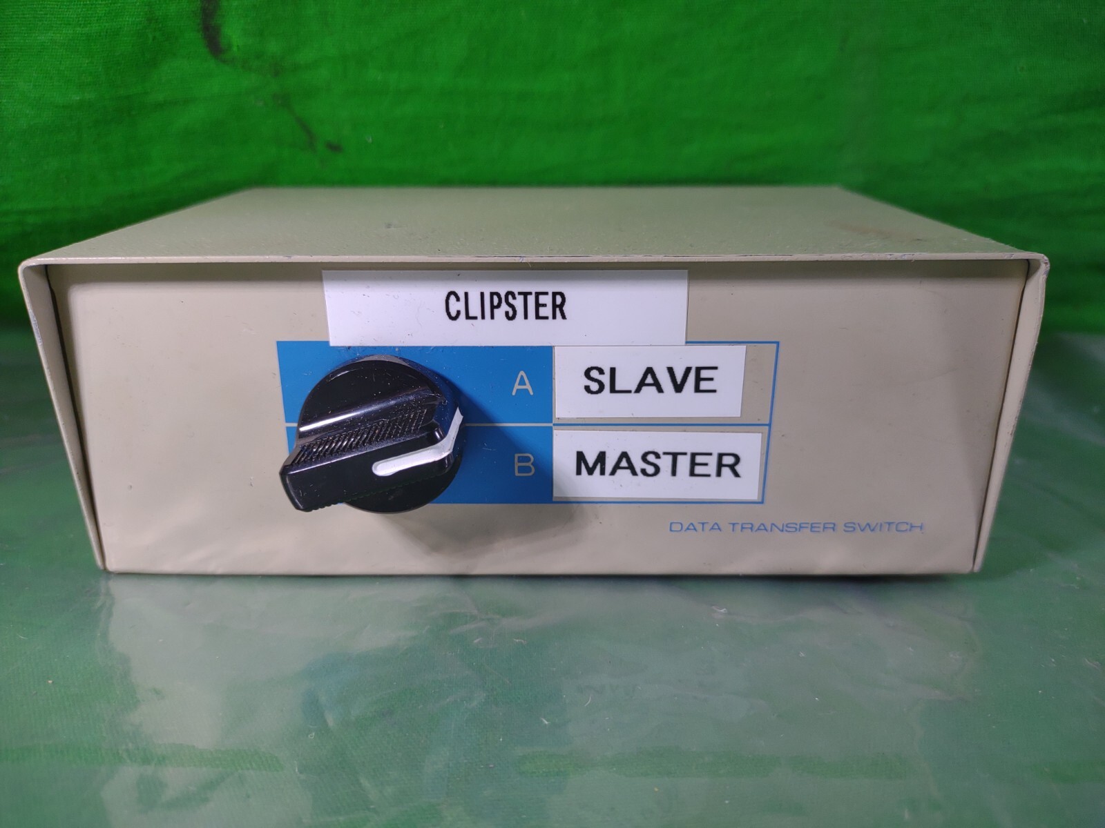 Vintage Manual Data Transfer Switch Box: VGA TO VGA Data Transfer