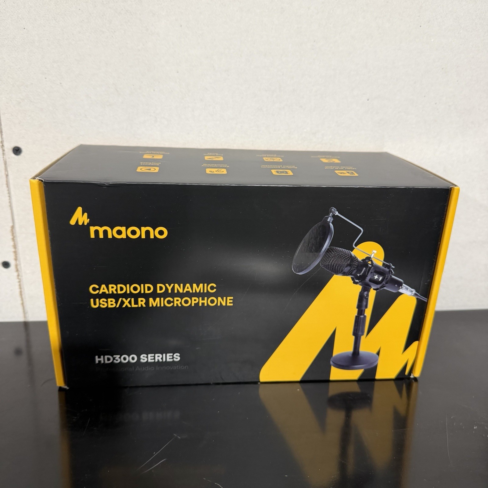Maono HD300T USB XLR Dynamic Cardioid Podcast Microphone kit w/ Stand Pop Filter