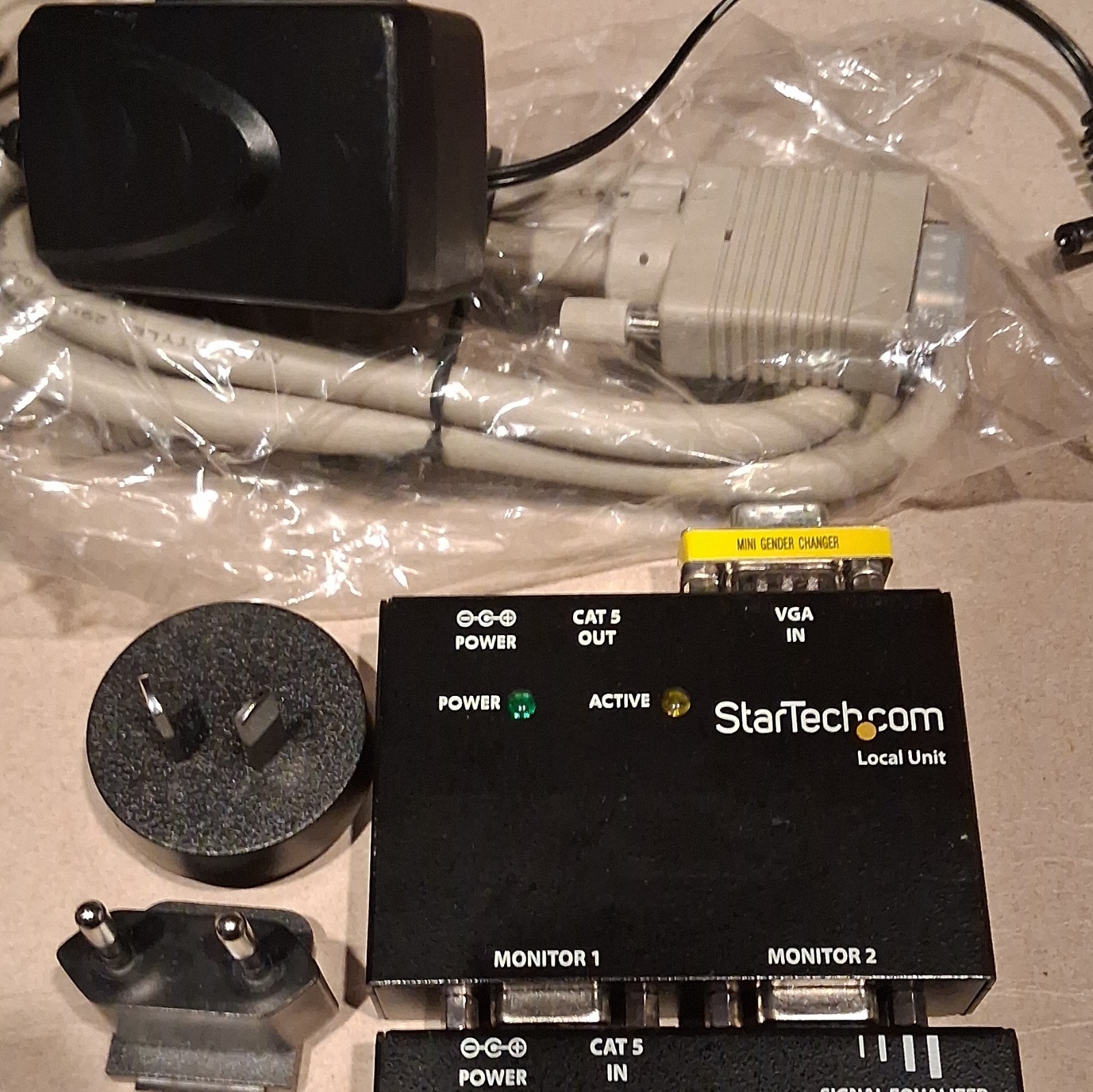 StarTech.com VGA Over Cat5 Extender 1:2 VGA/RJ-45 Black ST121UTP