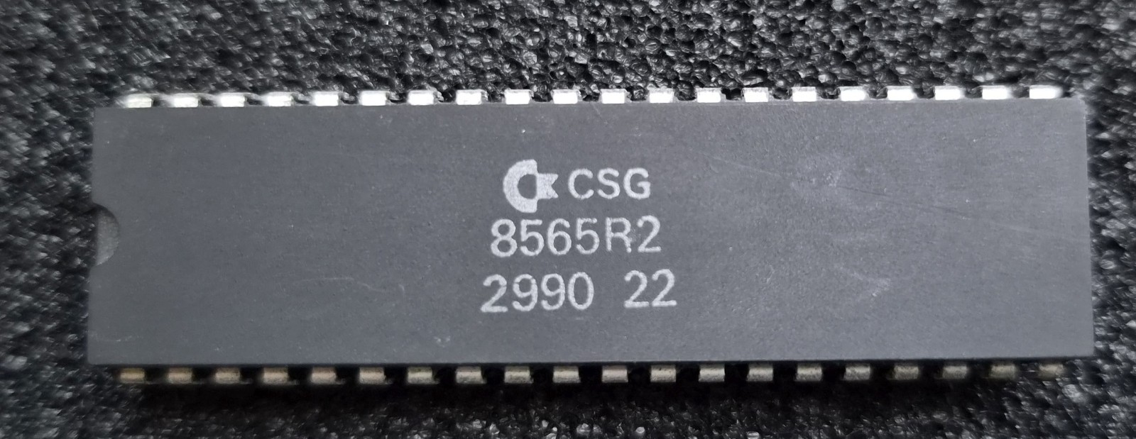 CSG 8565R2 VIC-II Video Chip – Commodore 64 C64 – Tested / Vintage IC