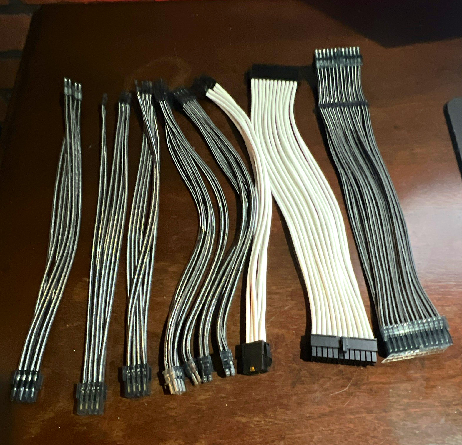 ATX Modular PSU Cable Set 24-Pin, PCIe 8-Pin 6+2, SATA Black/White