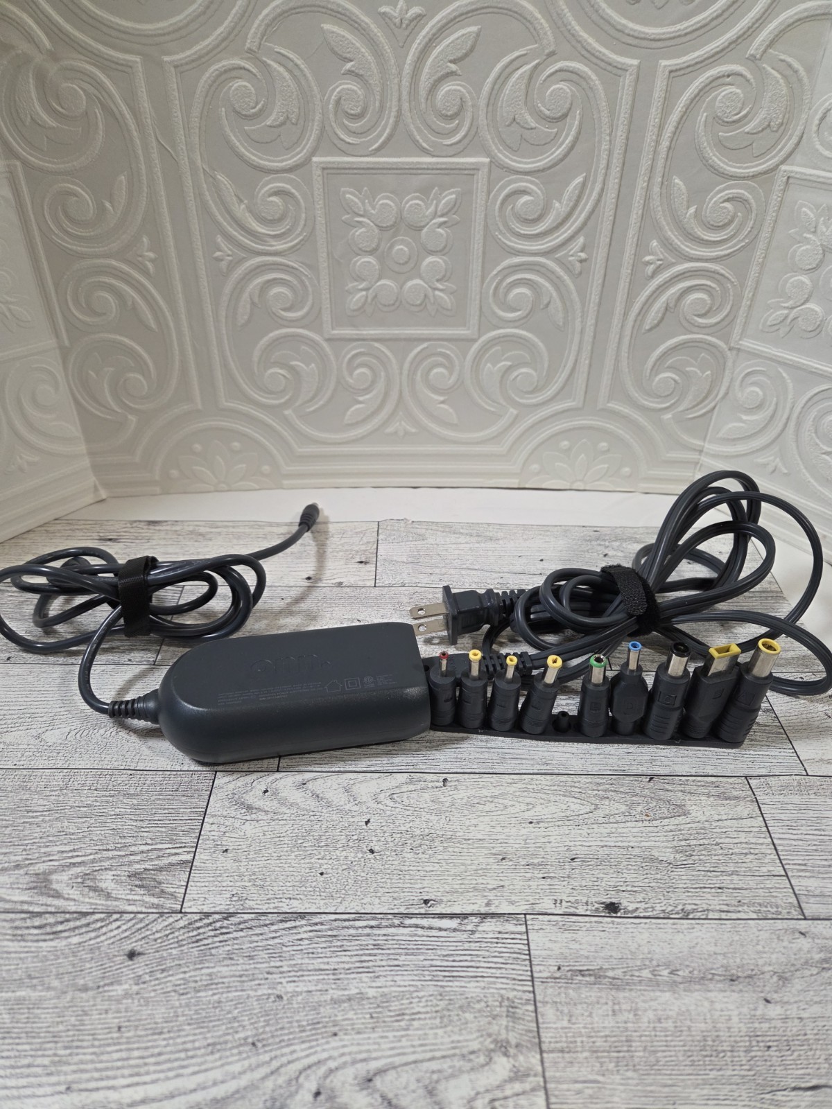 ONN ADS-65QI-19A-2 65W AC/DC Adapter Laptop Charger 100-240 19VDC