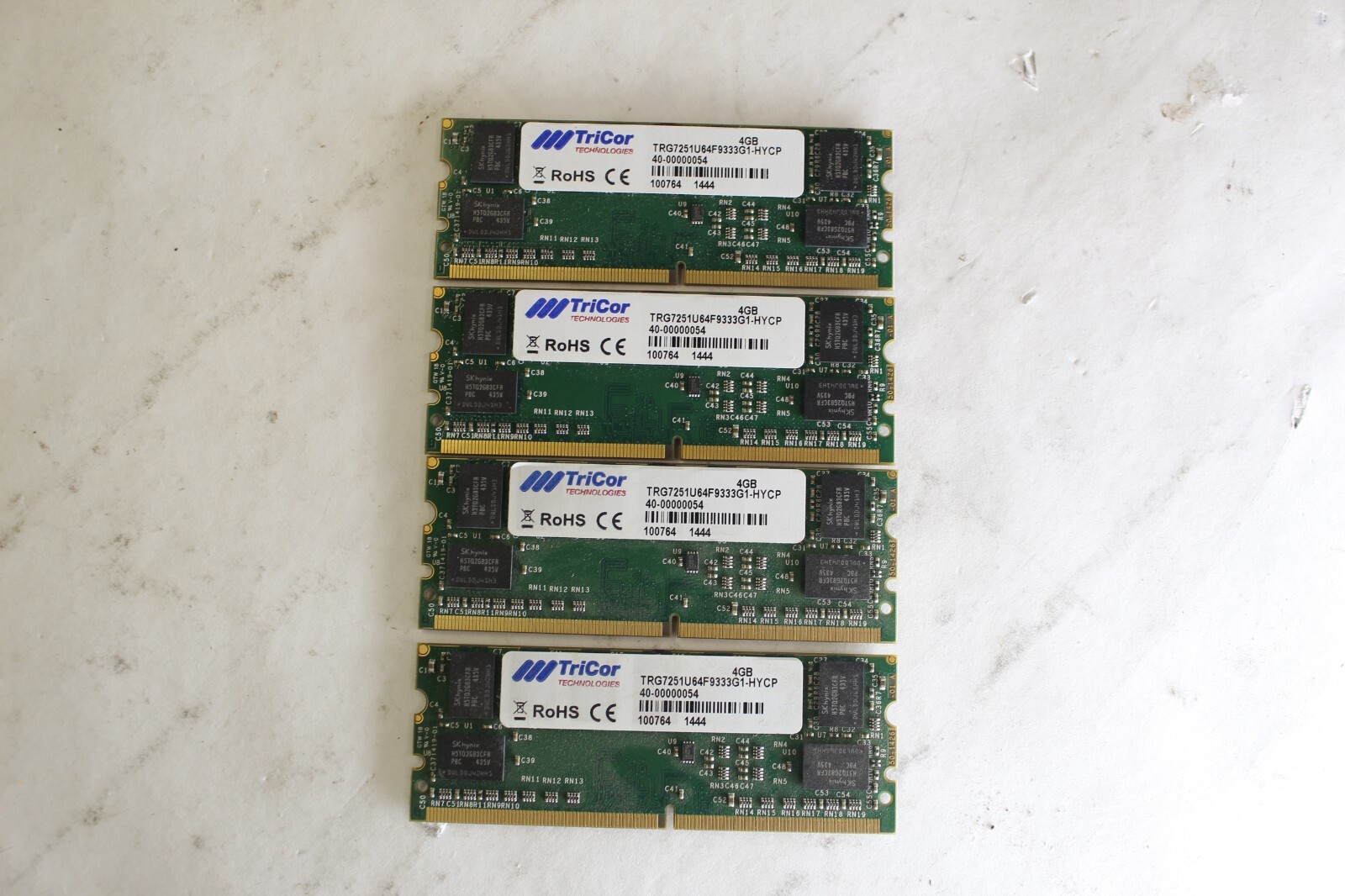 Lof of *4 TriCor 4GB TRG7251U64F9333G1-HYCP UDIMM 40-00000054