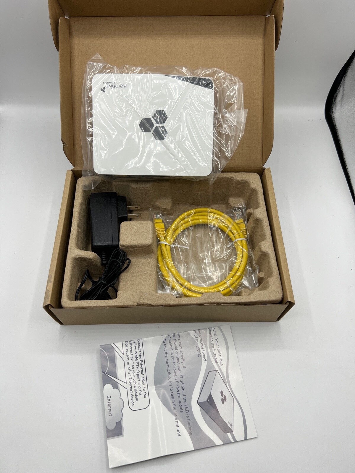 Aerohive BR100 IEEE 802.11n Ethernet Wireless Router New Open Box