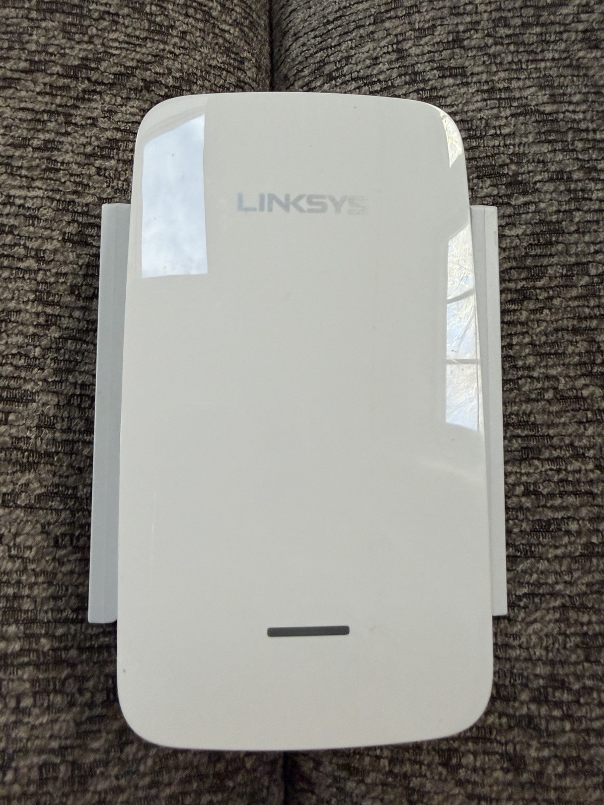 Linksys RE6300 V2 Wi-Fi Extender Dual Antennas WPS Button Wireless White