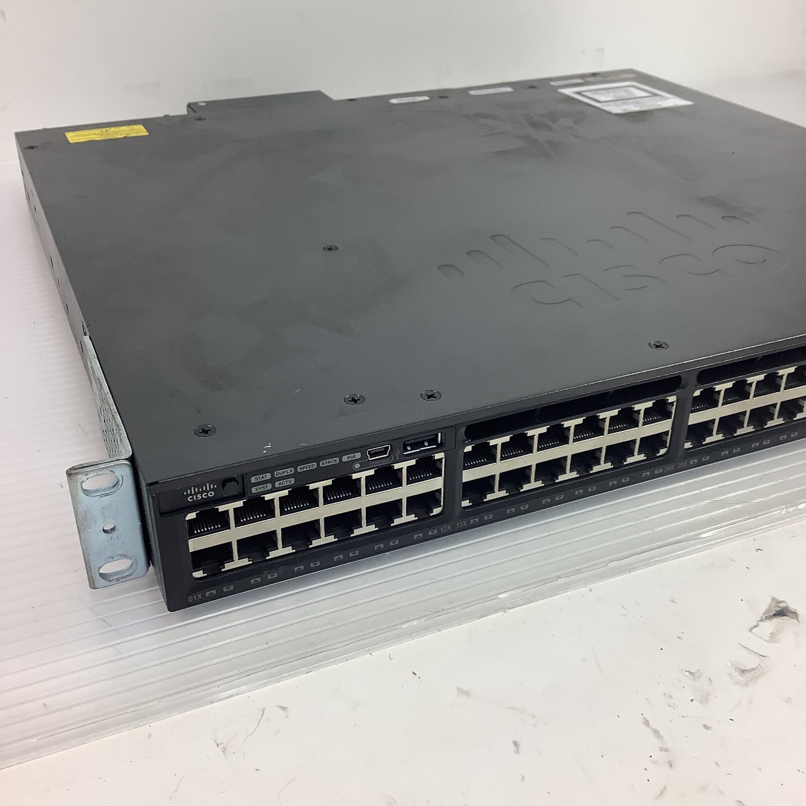 Cisco Catalyst 3650 (WS-C3650-48PS-S) Desktop Switch