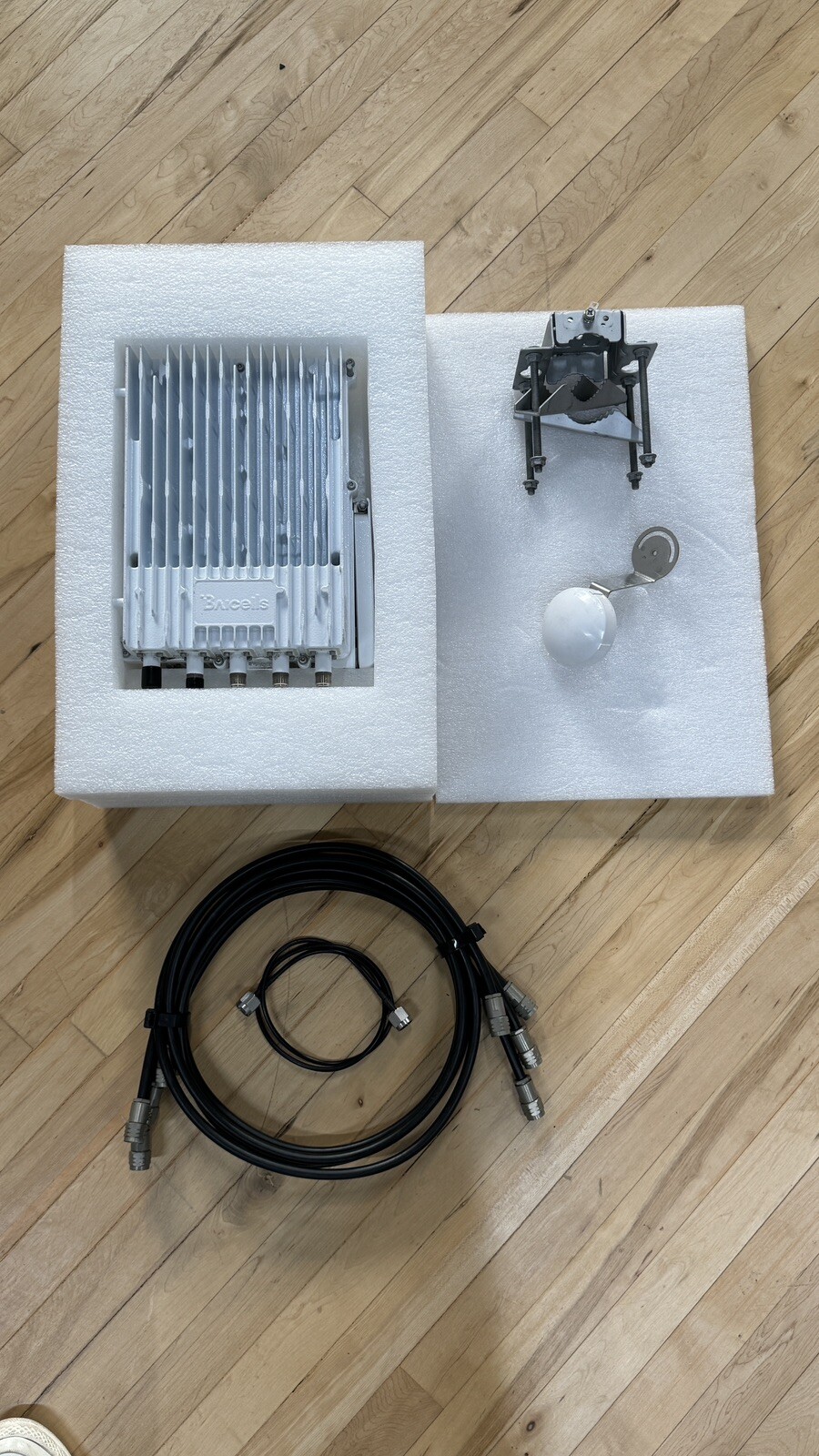 Baicells NOVA 436H CBRS Radio Cell With Power Box