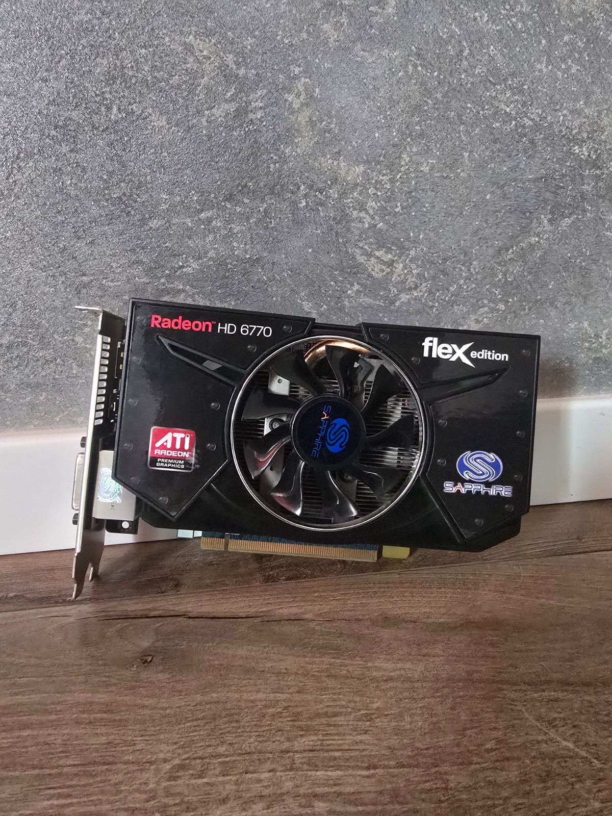 Sapphire AMD Radeon HD 6770 FleX 1GB GDDR5 Multi-Monitor GPU Tested