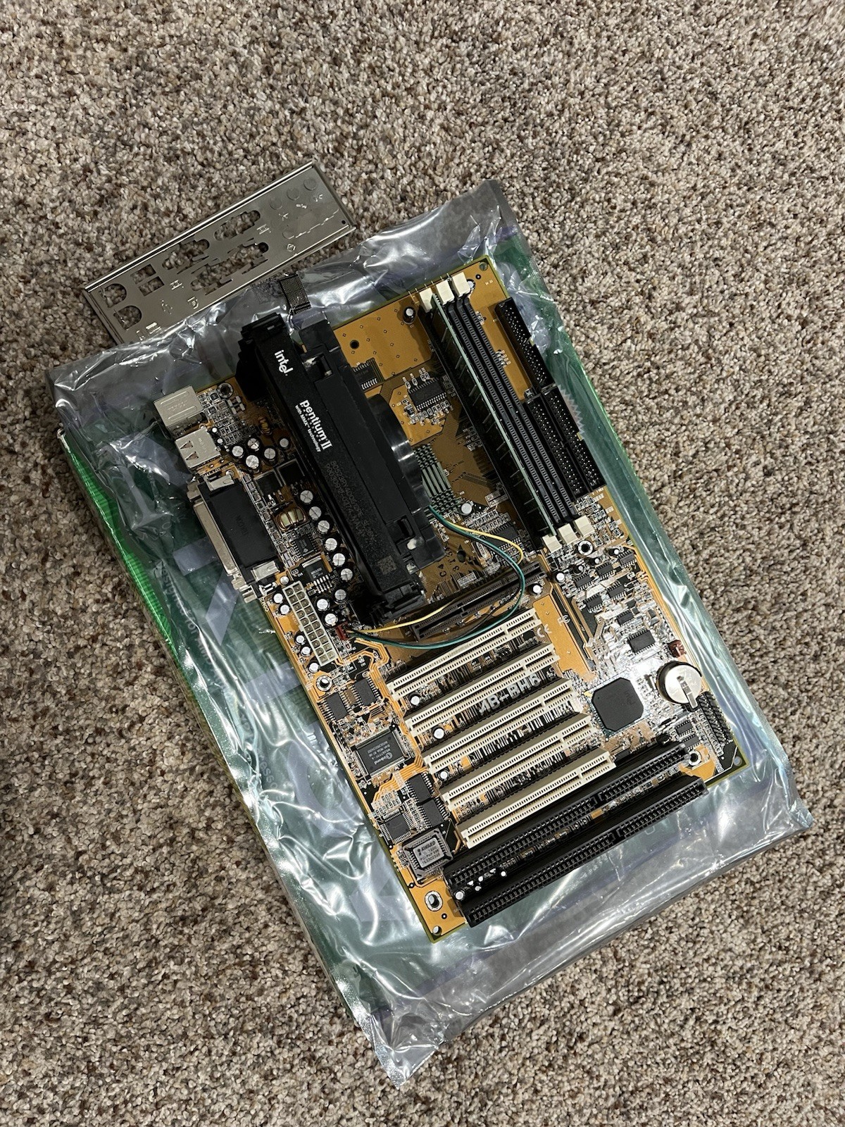VNTG ABIT AB-BH6 Slot 1 Motherboard + Intel Pentium II 400MHz SL38N + 128MB RAM