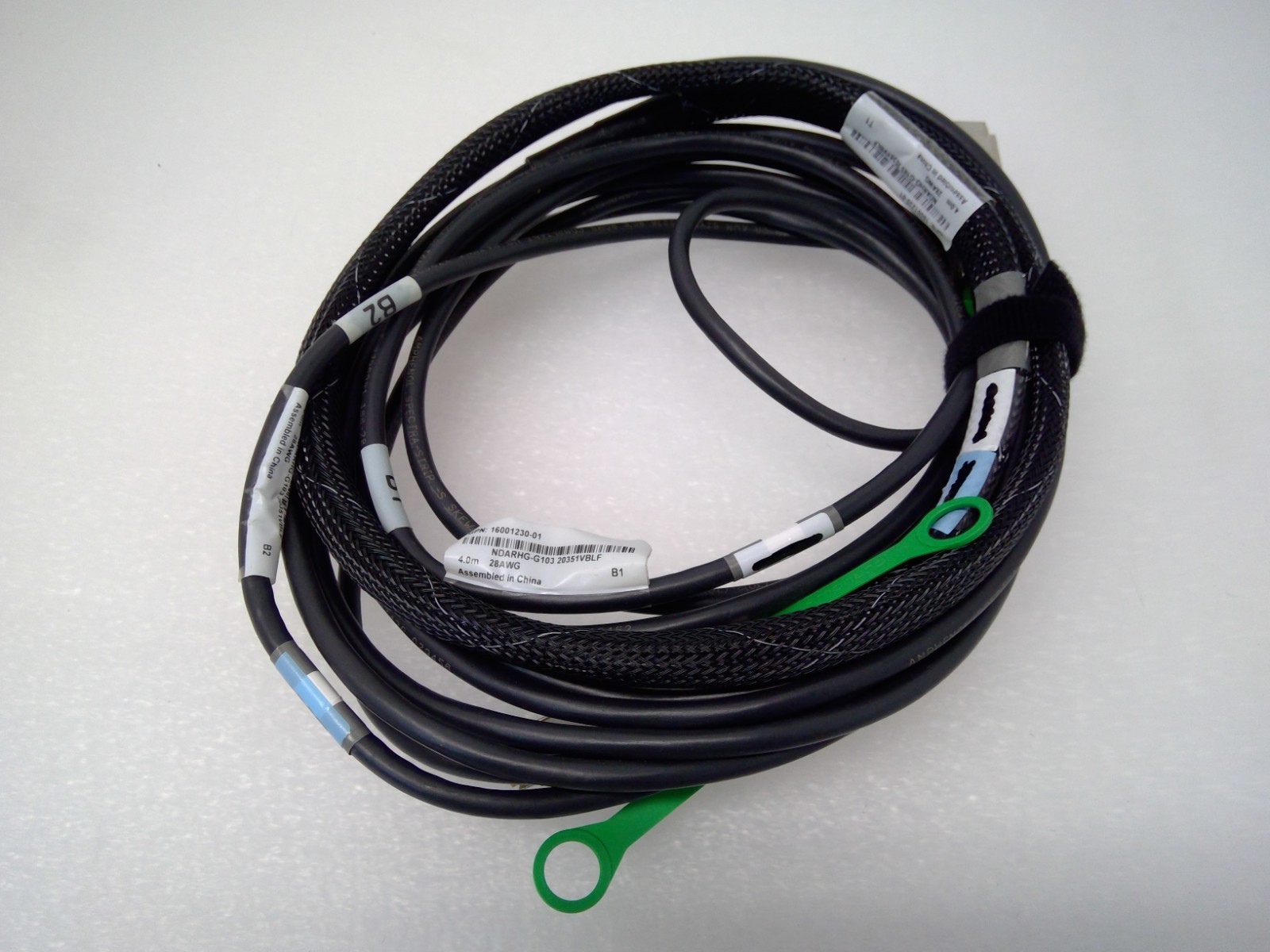 Amphenol 200G QSFP56 TO 2X100G QSFP28 HDR Splitter DAC 4M 28AWG NDARHG-G103