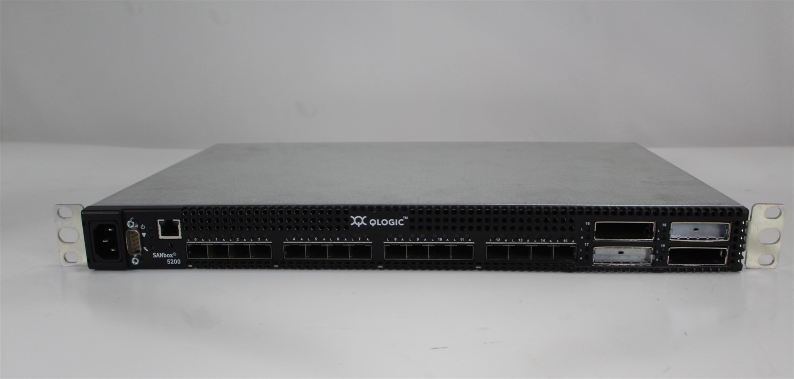 QLogic SANbox 5200 SB5200-16A-21 Managed 16 Port FC Switch w/ Ears 