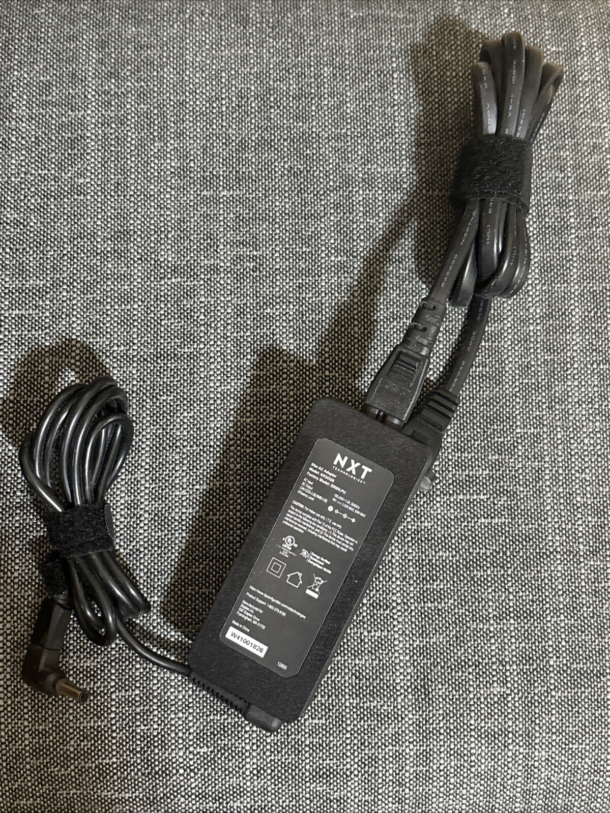 NXT Technologies Technologies 65W Univ Laptop and Ultrabook Charger open box