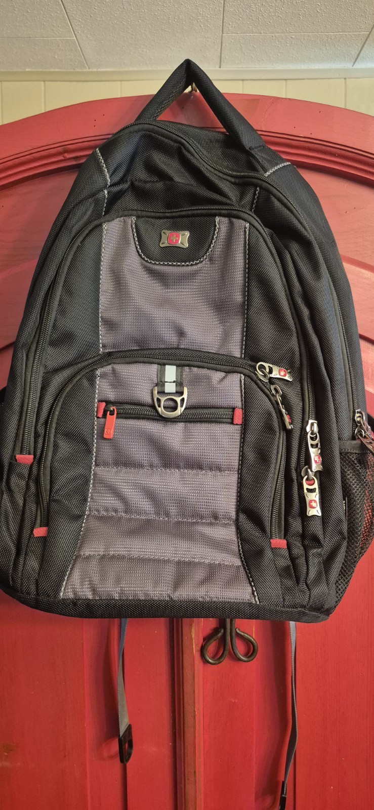 NWOT Wenger Pillar 16 inch Laptop Backpack  Black Gray (67382140) Never Carried