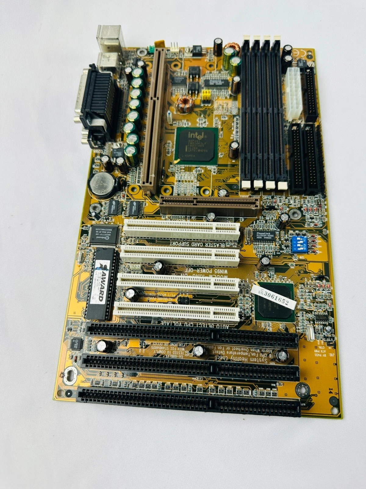 Gigabyte GA-686LX4 Motherboard