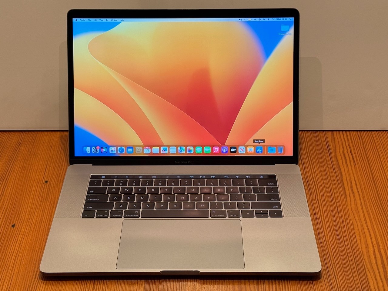 ULTIMATE Apple MacBook Pro 15" Retina Laptop • TouchBar • 16 GB RAM • Bundle