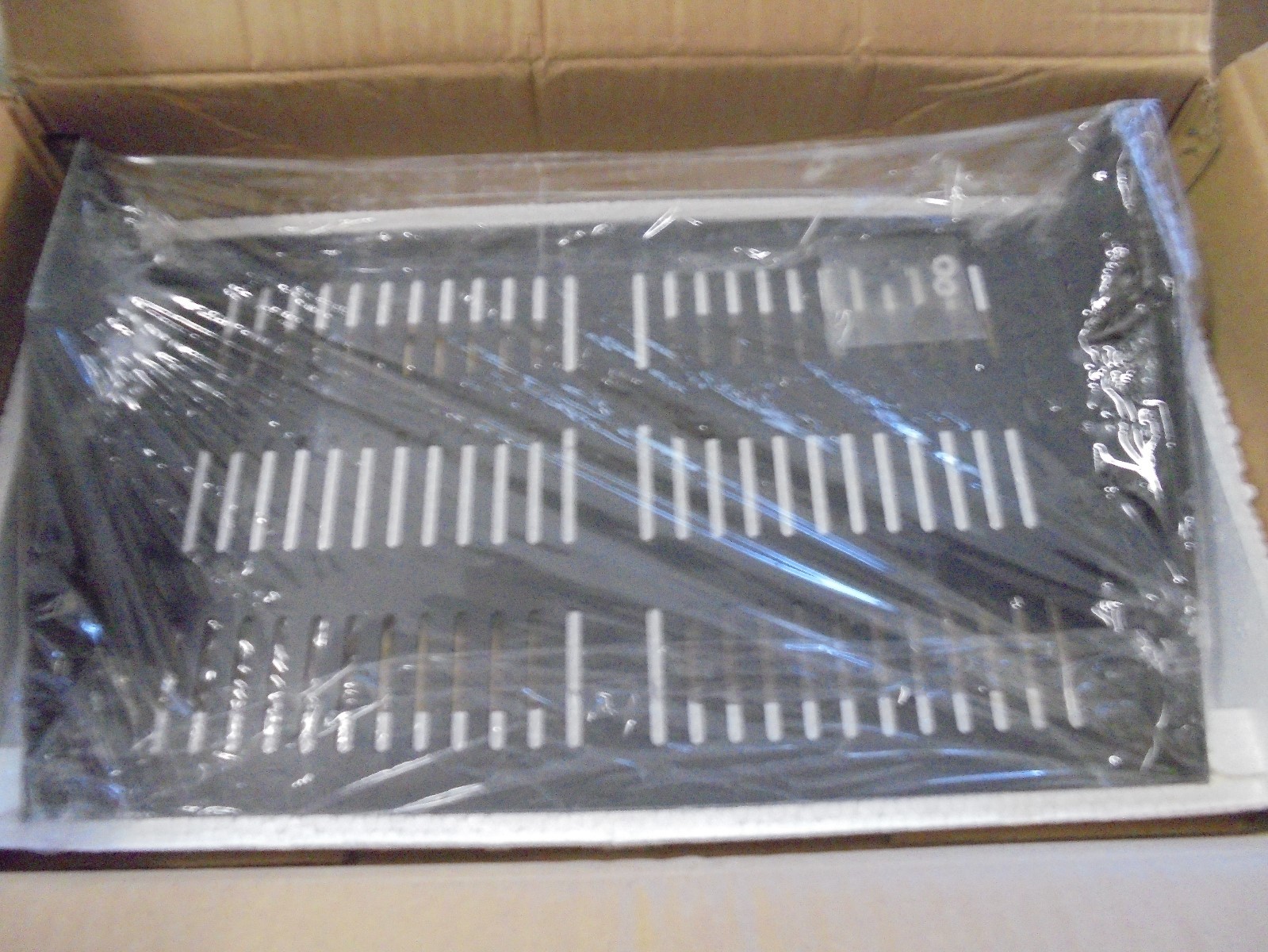 19 X 15 SINGLE SIDED VENTED SHELF Quest Technology International ES0219-0215 