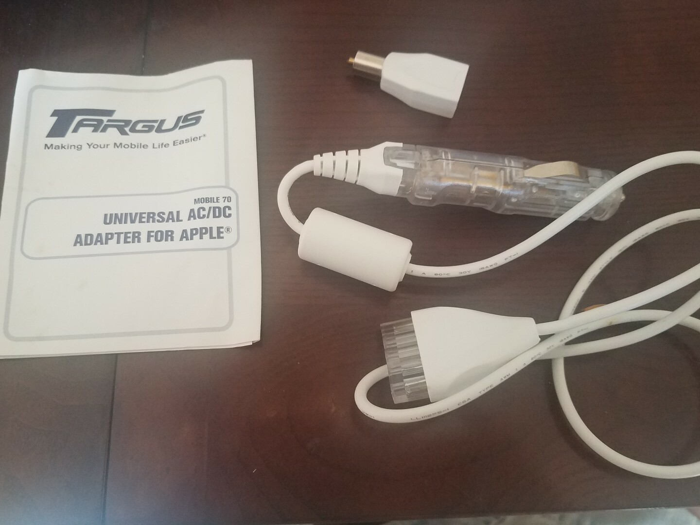 Targus mobile 70 universal ac/dc adapter for apple comes with black case