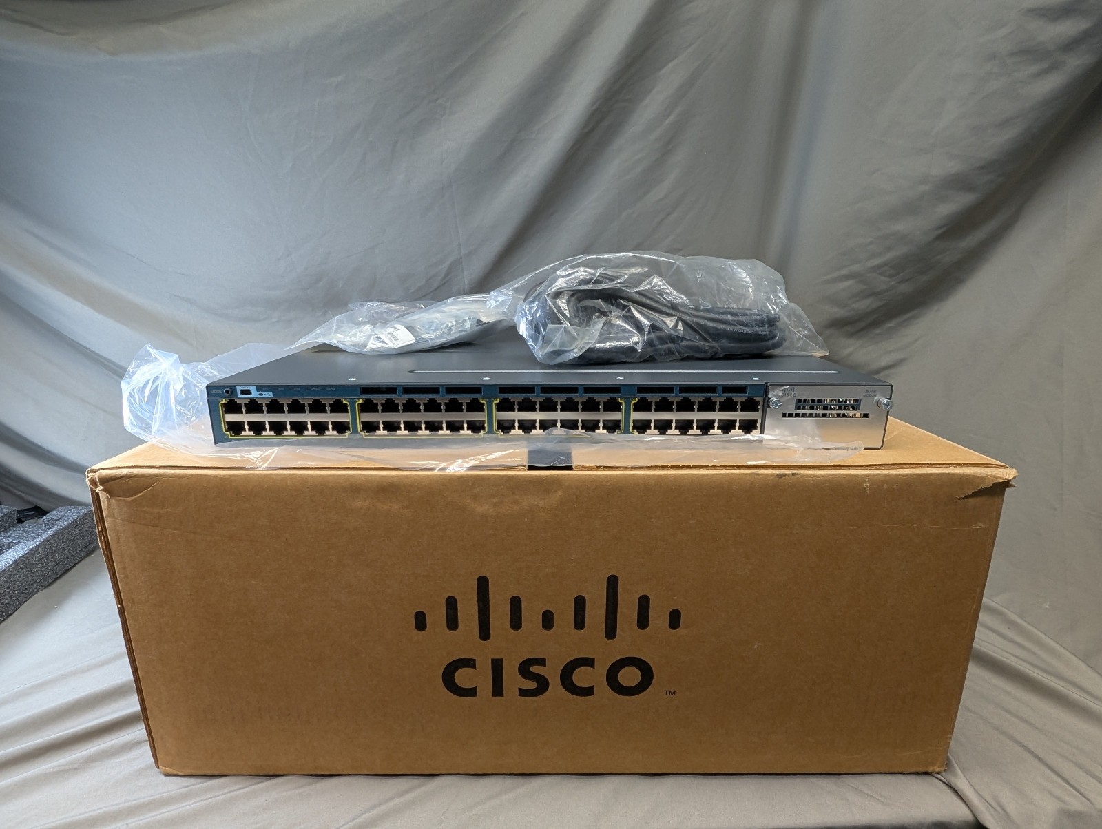New Cisco Catalyst 3560X WS-C3560X-48T-S 48-Port Gigabit Ethernet Managed