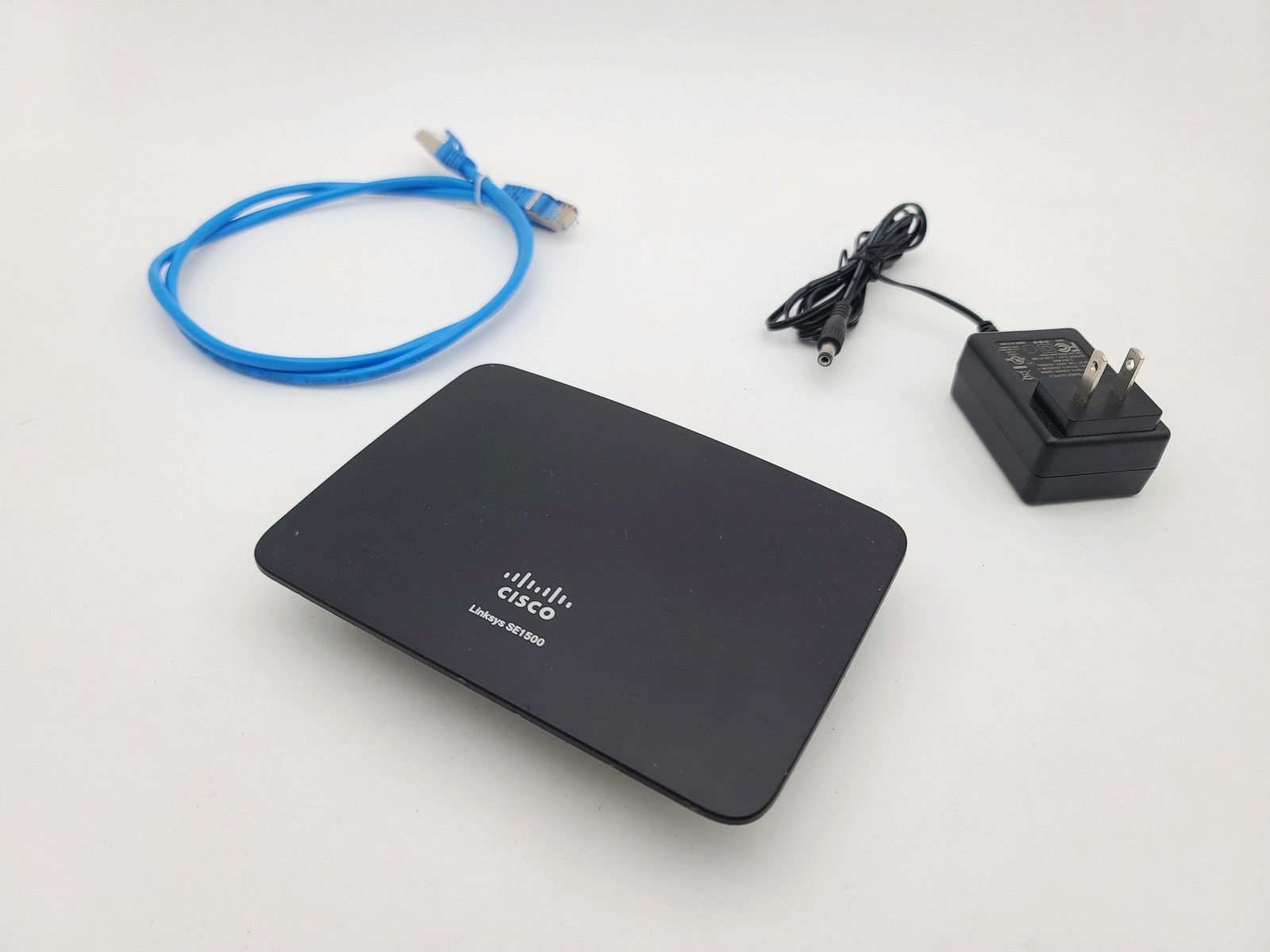 LINKSYS SE1500 5-PORT 10/100 ETHERNET NETWORK SWITCH DESKTOP LAN HUB W ADAPTER