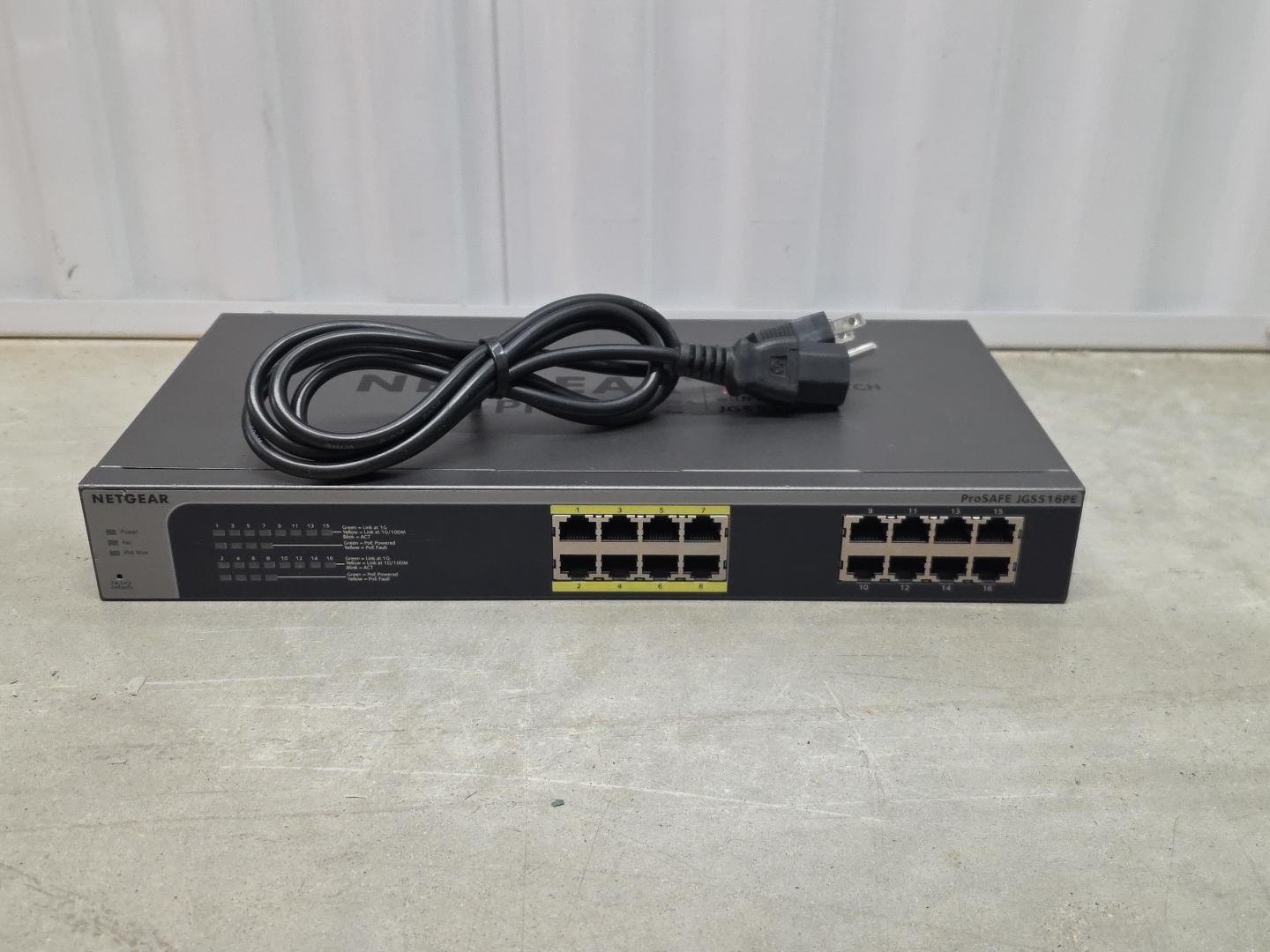 NETGEAR ProSAFE Plus JGS516PE 16-Port Gigabit PoE Managed Ethernet Switch