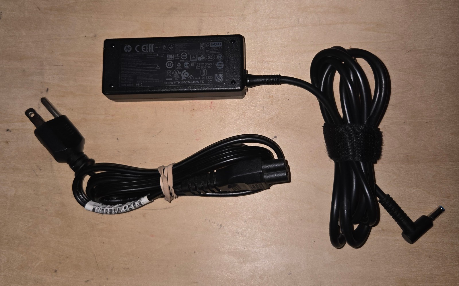 OEM HP Pavilion Charger AC Power Supply Part # 854054-002 Works Great