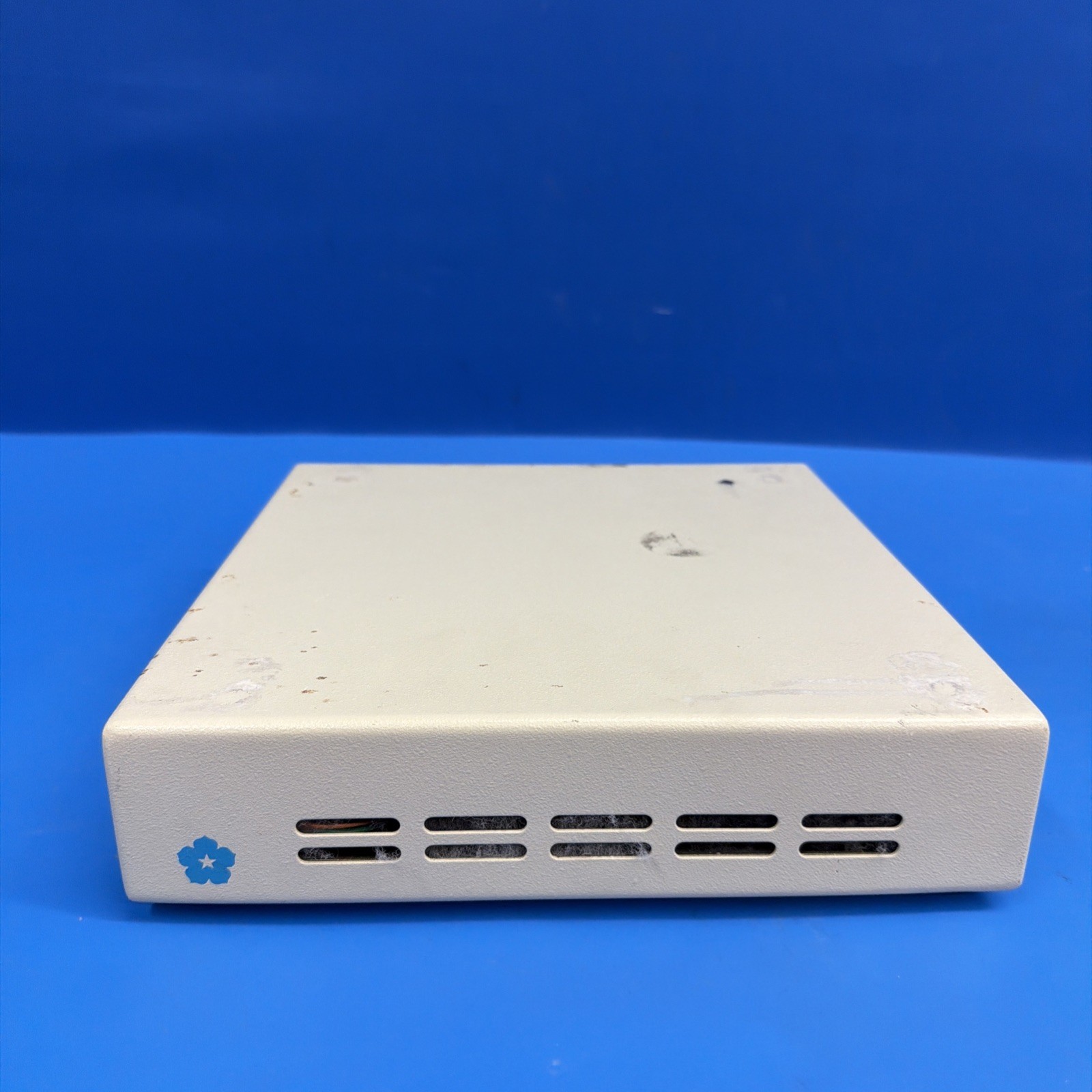 Vintage External SCSI Hard Drive Enclosure w/ Quantum ProDrive Powers On