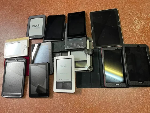 Lot of 13 Mixed eReaders & Tablets Samsung Nook Kindle For Parts/Repair AS-IS