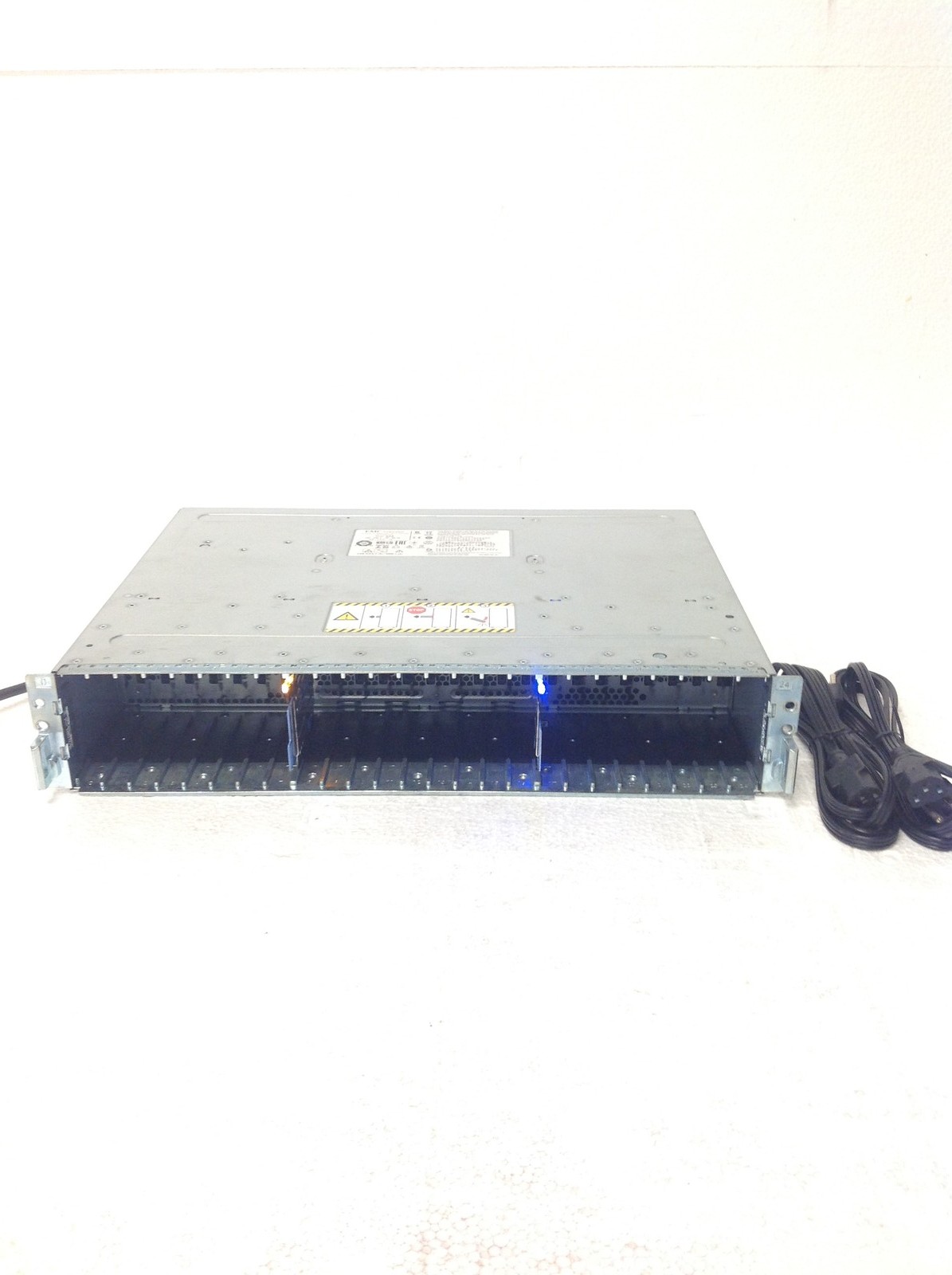 EMC SAE 25-Bay SAS Storage Array w/2x 303-104-000E Controller Cards,2x PSU,No HD